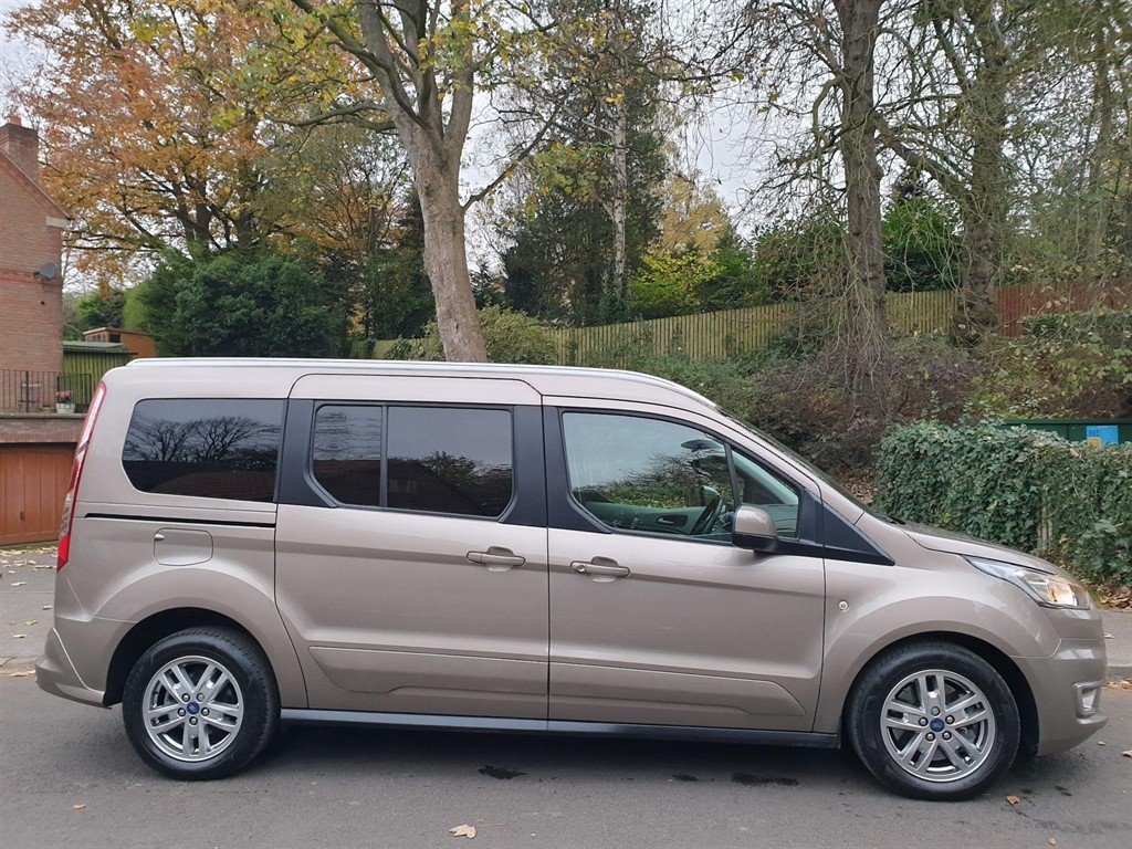 Main listing image - Ford Grand Tourneo Connect