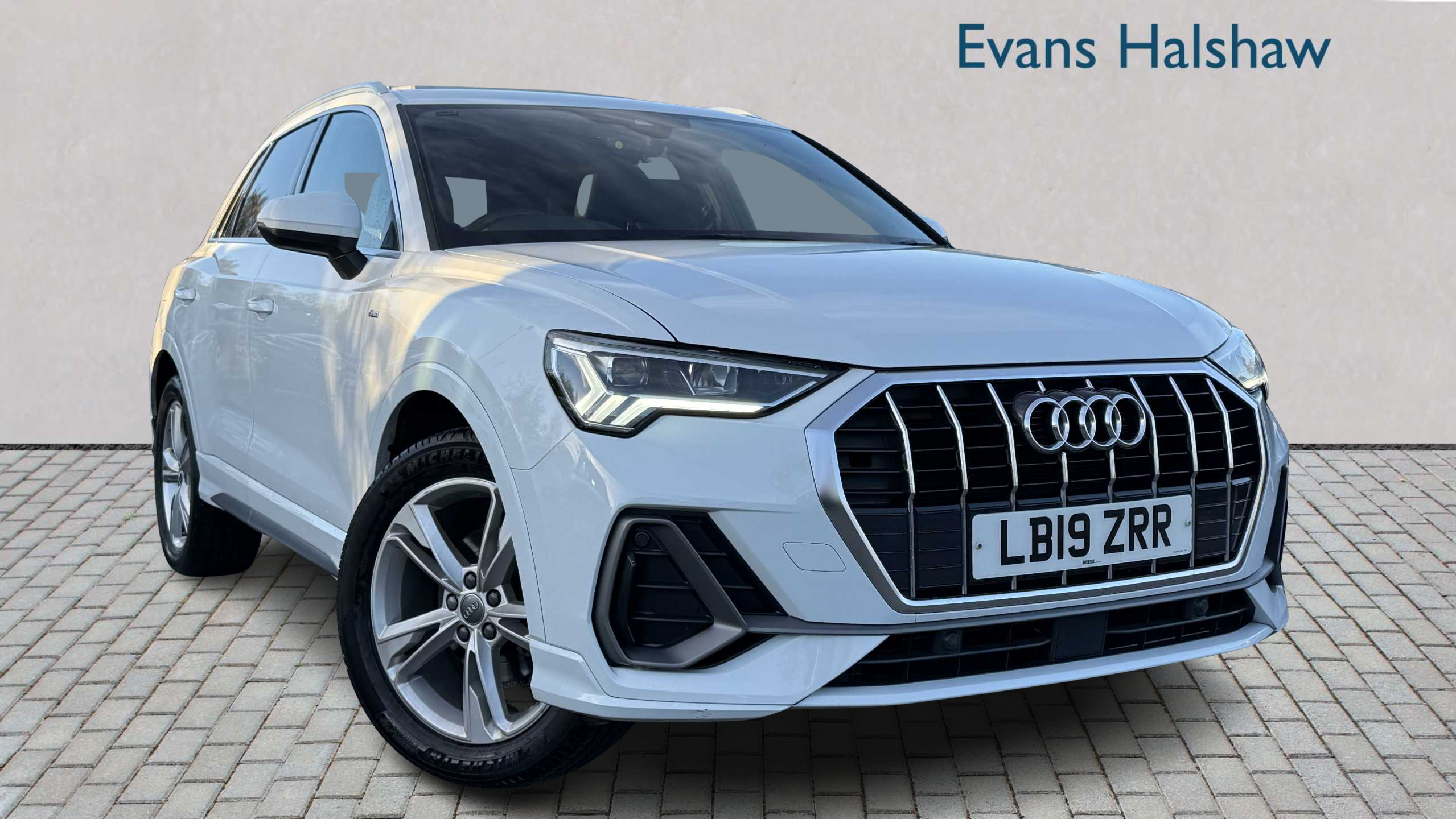 Main listing image - Audi Q3