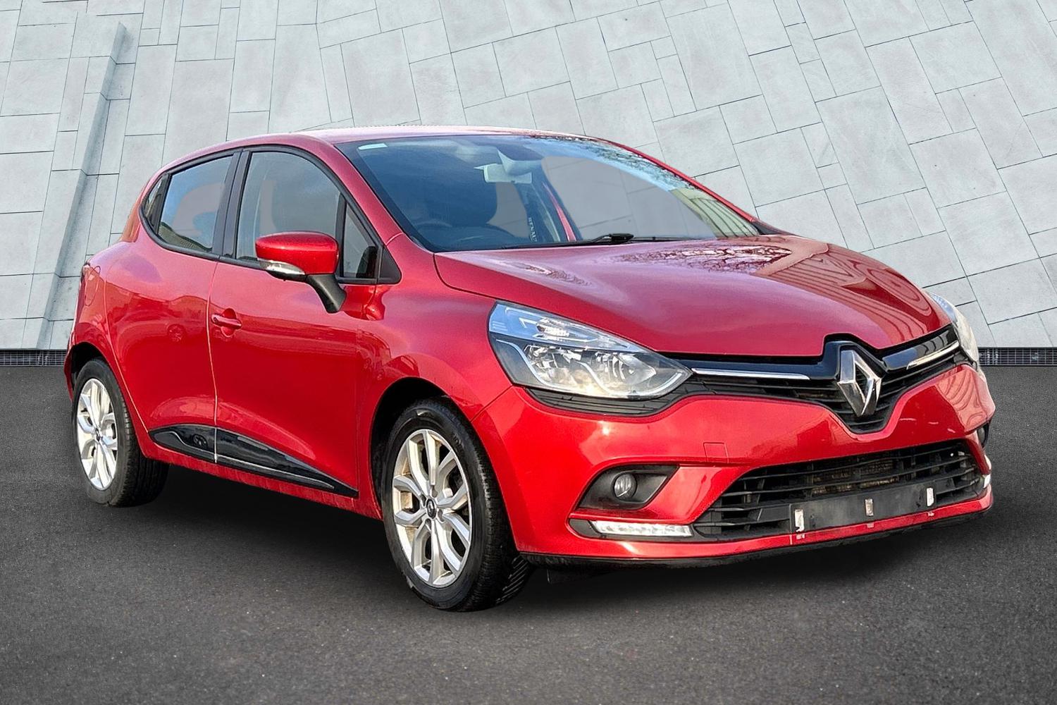 Main listing image - Renault Clio