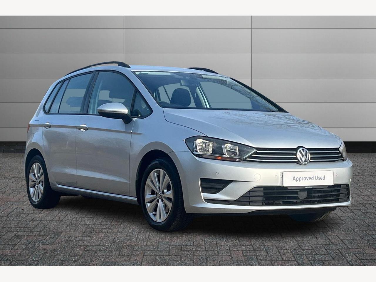 Main listing image - Volkswagen Golf SV