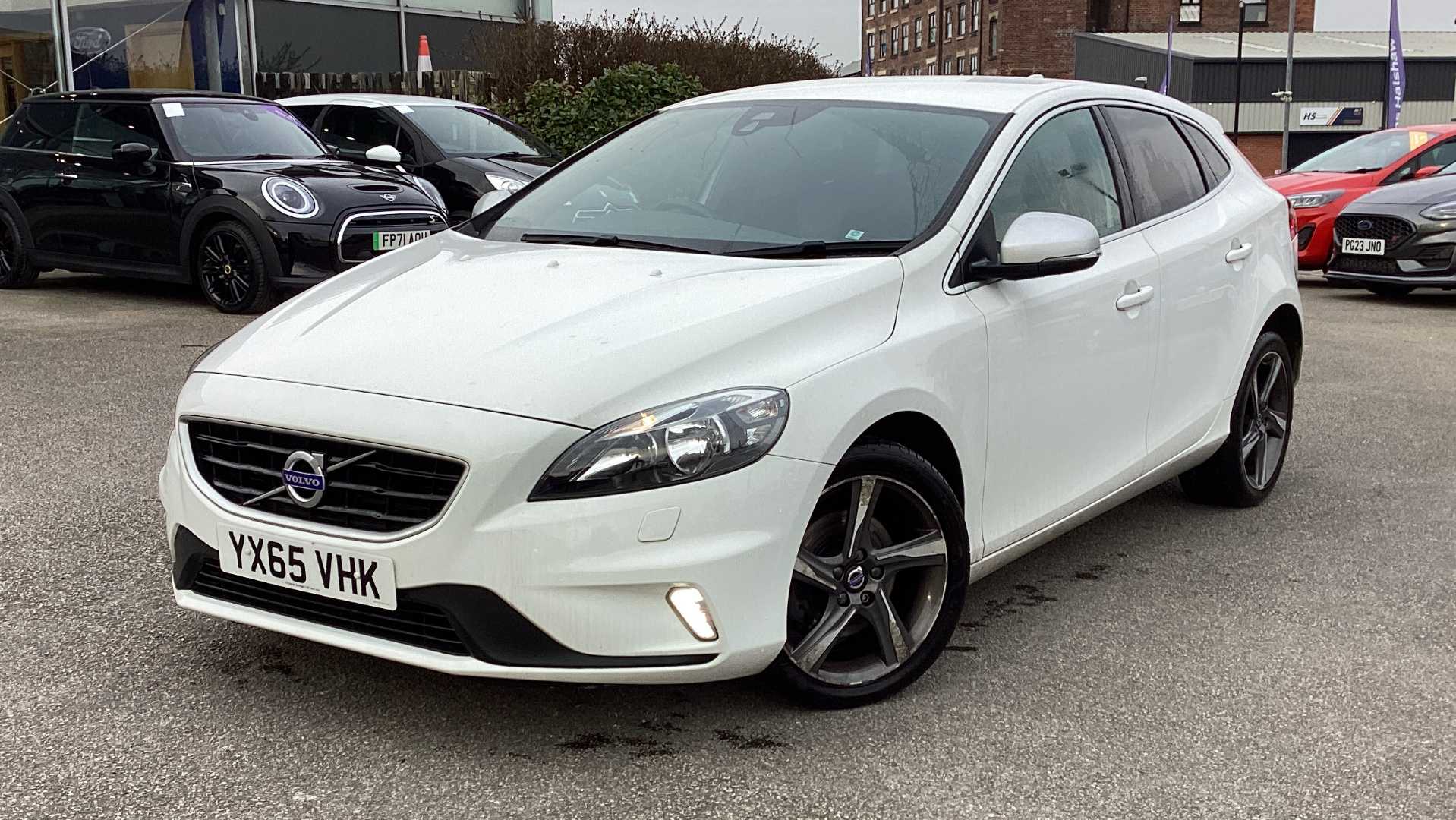 Main listing image - Volvo V40