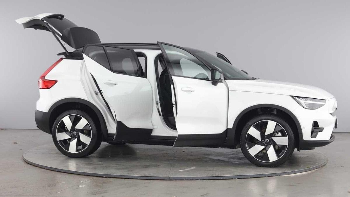 Main listing image - Volvo XC40 Recharge