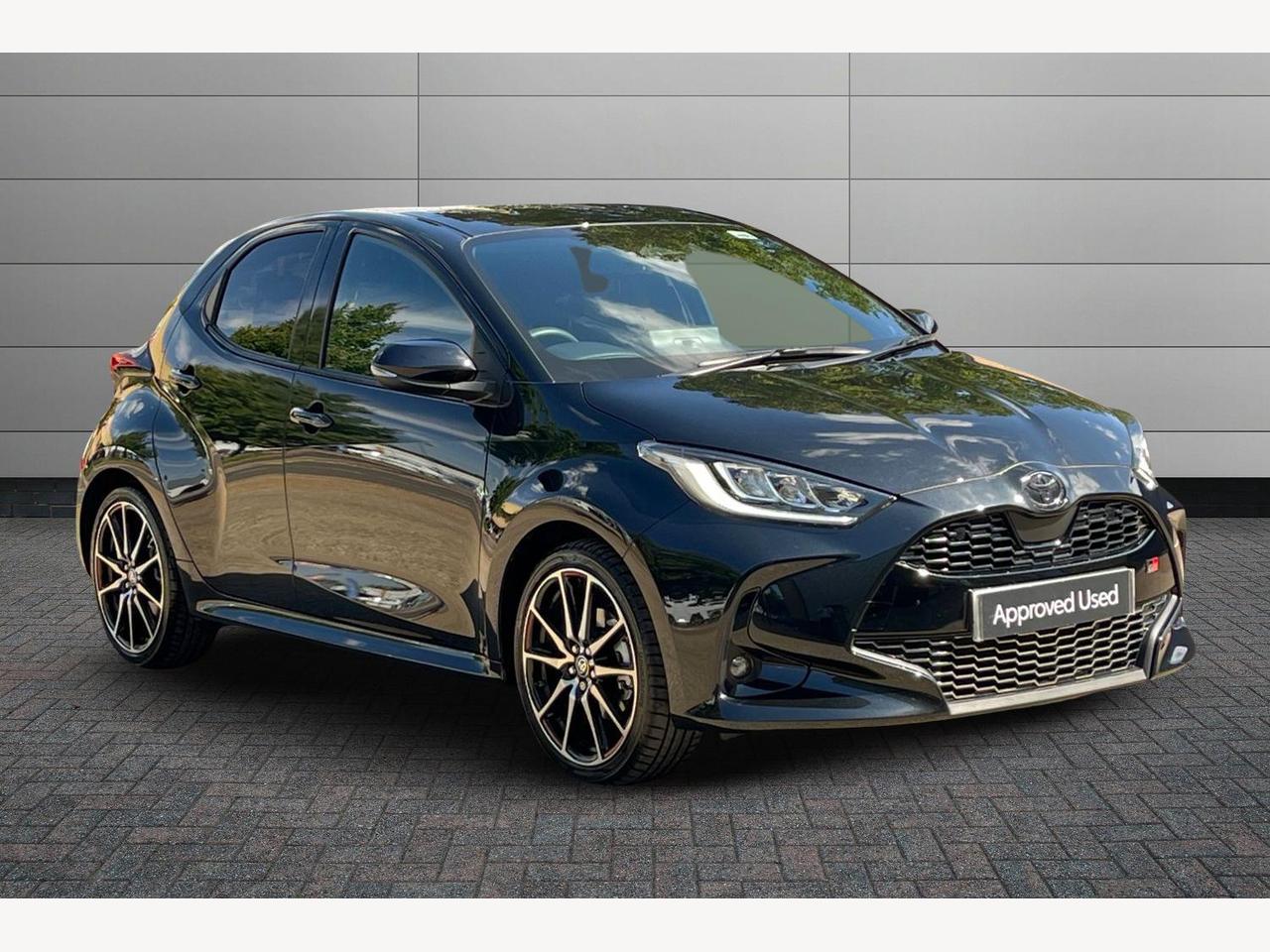 Main listing image - Toyota Yaris