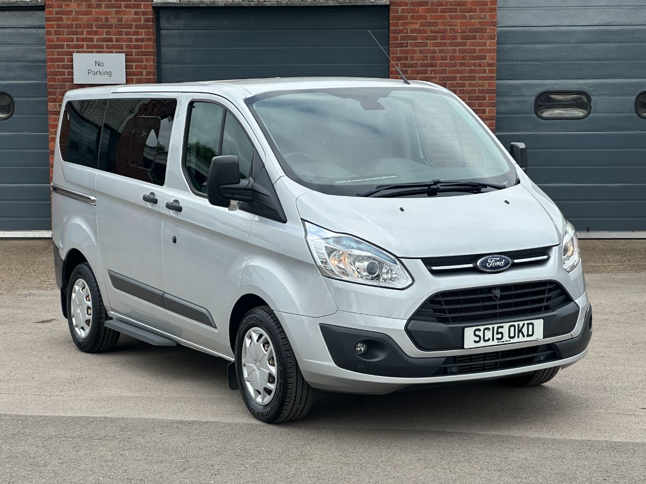 Main listing image - Ford Tourneo Custom