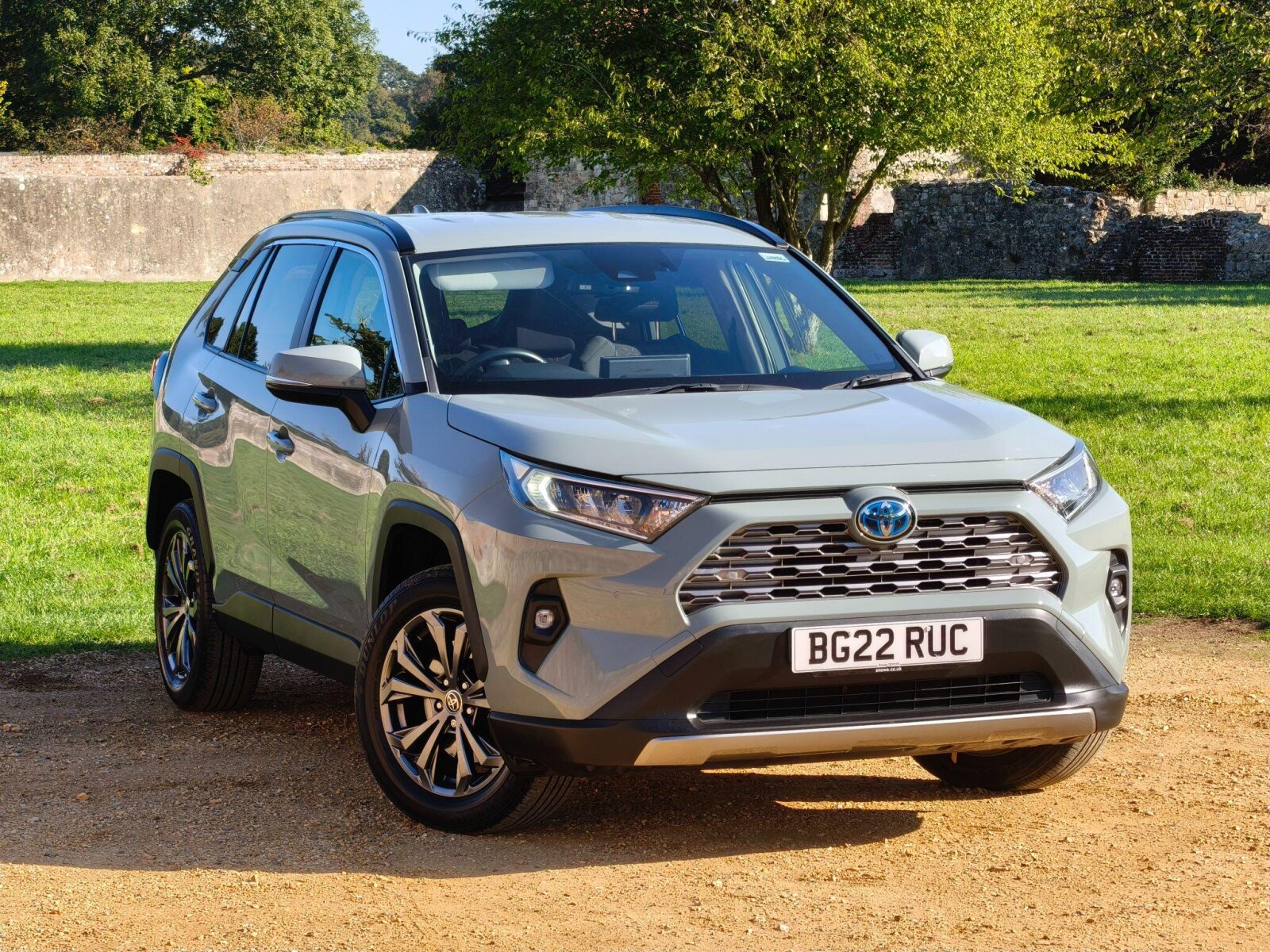 Main listing image - Toyota RAV4