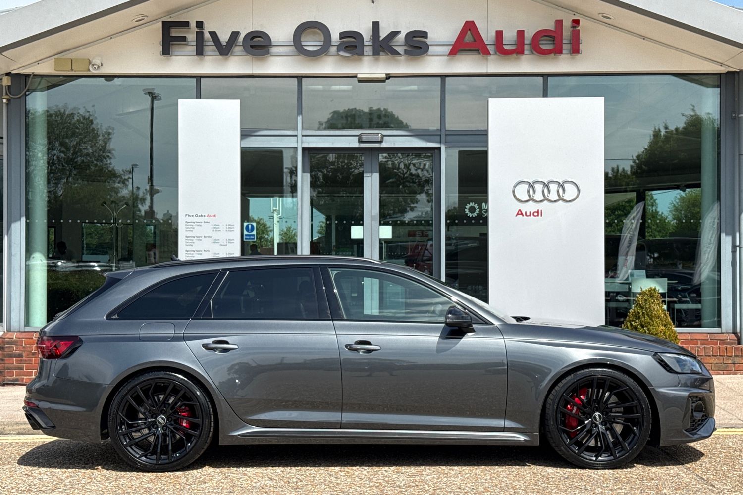 Main listing image - Audi RS4