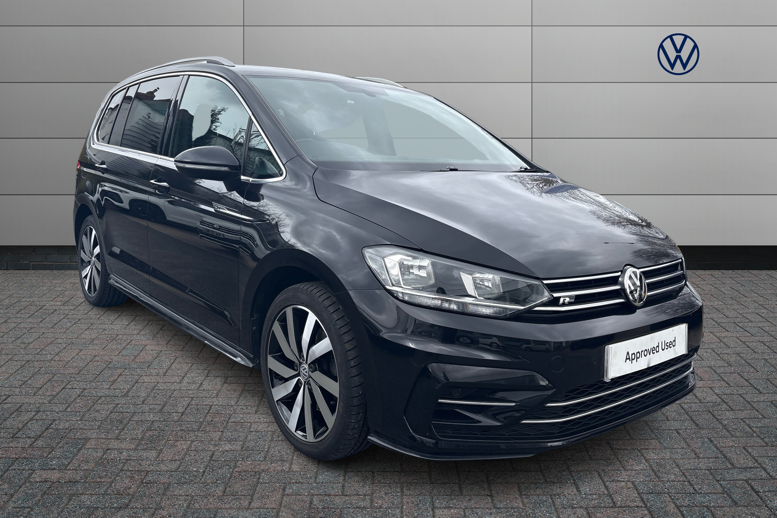Main listing image - Volkswagen Touran