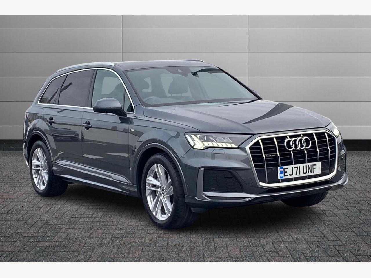 Main listing image - Audi Q7