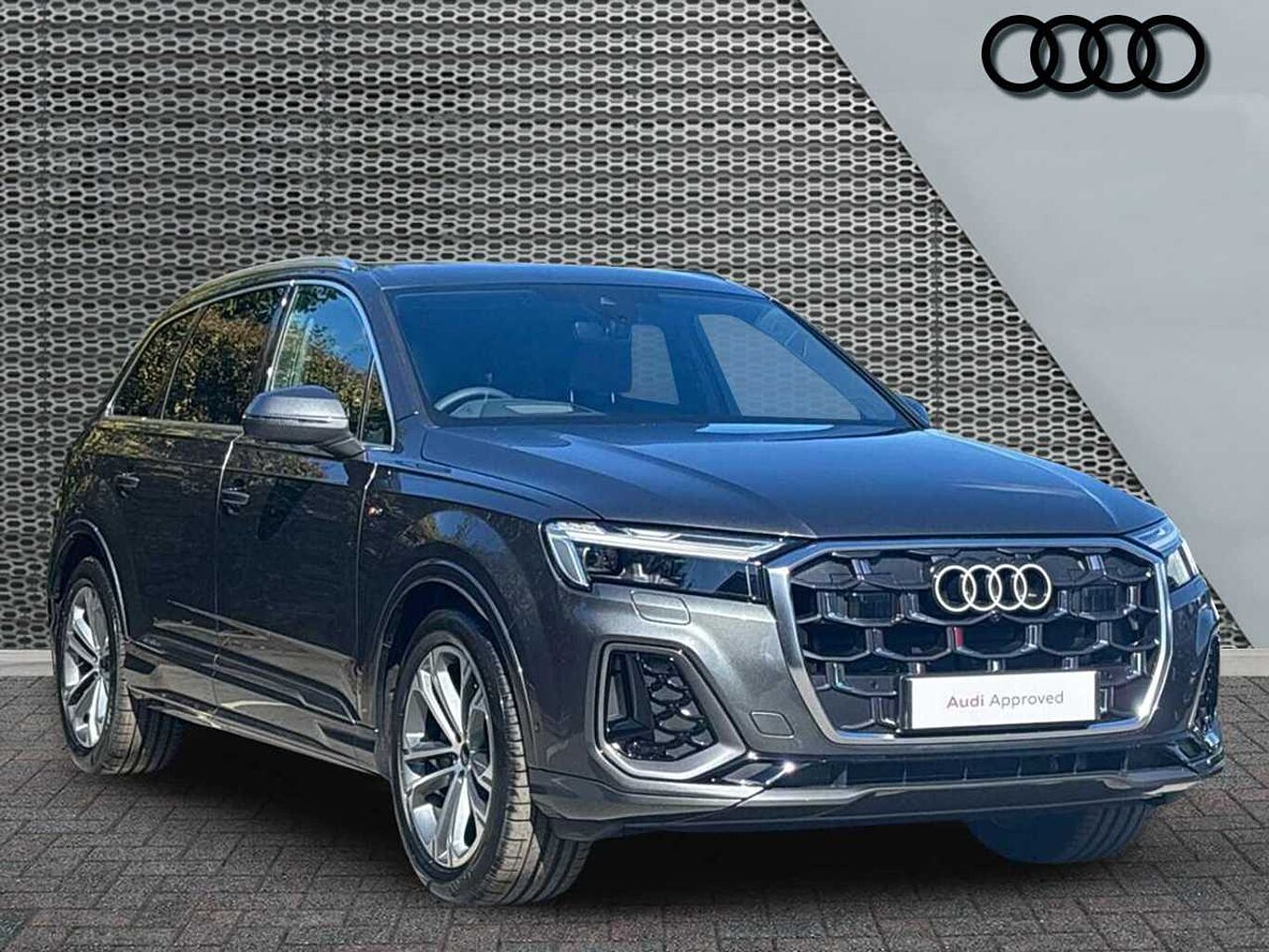 Main listing image - Audi Q7