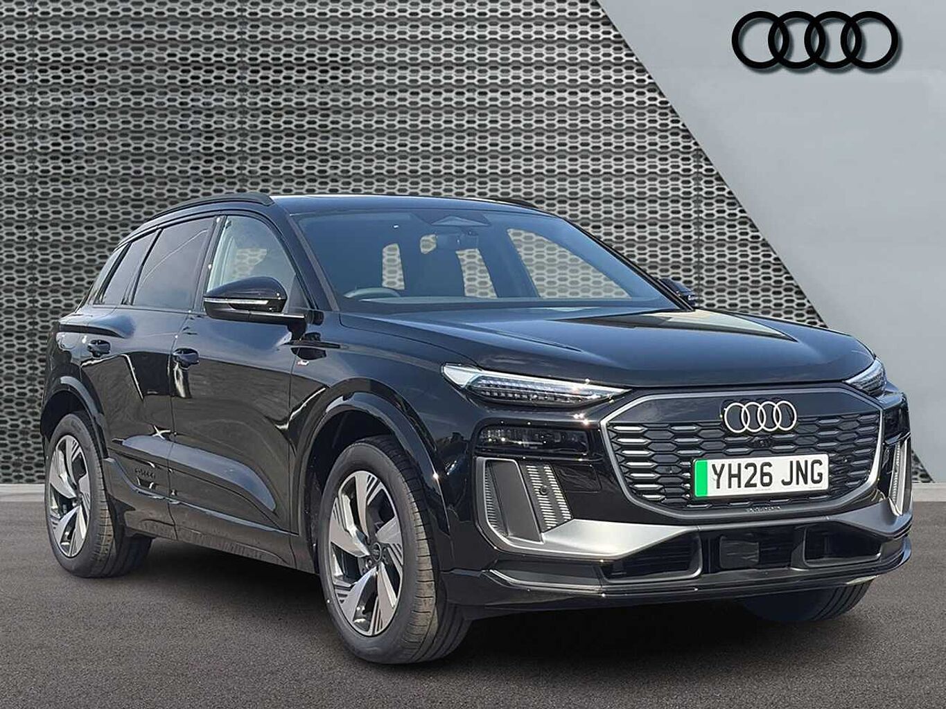 Main listing image - Audi Q6