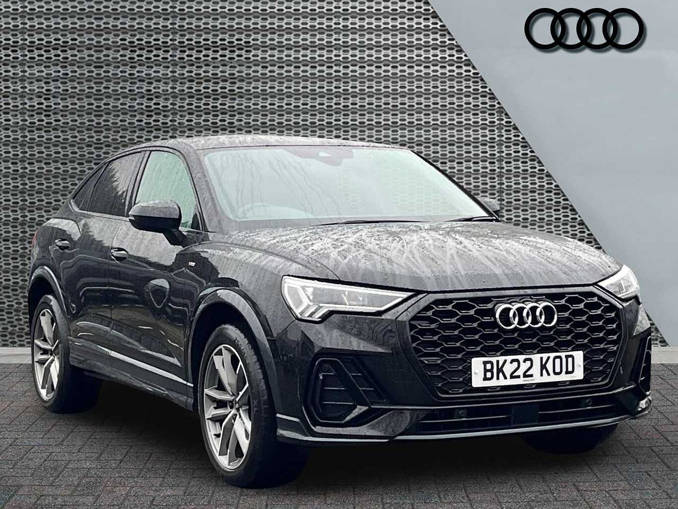 Main listing image - Audi Q3