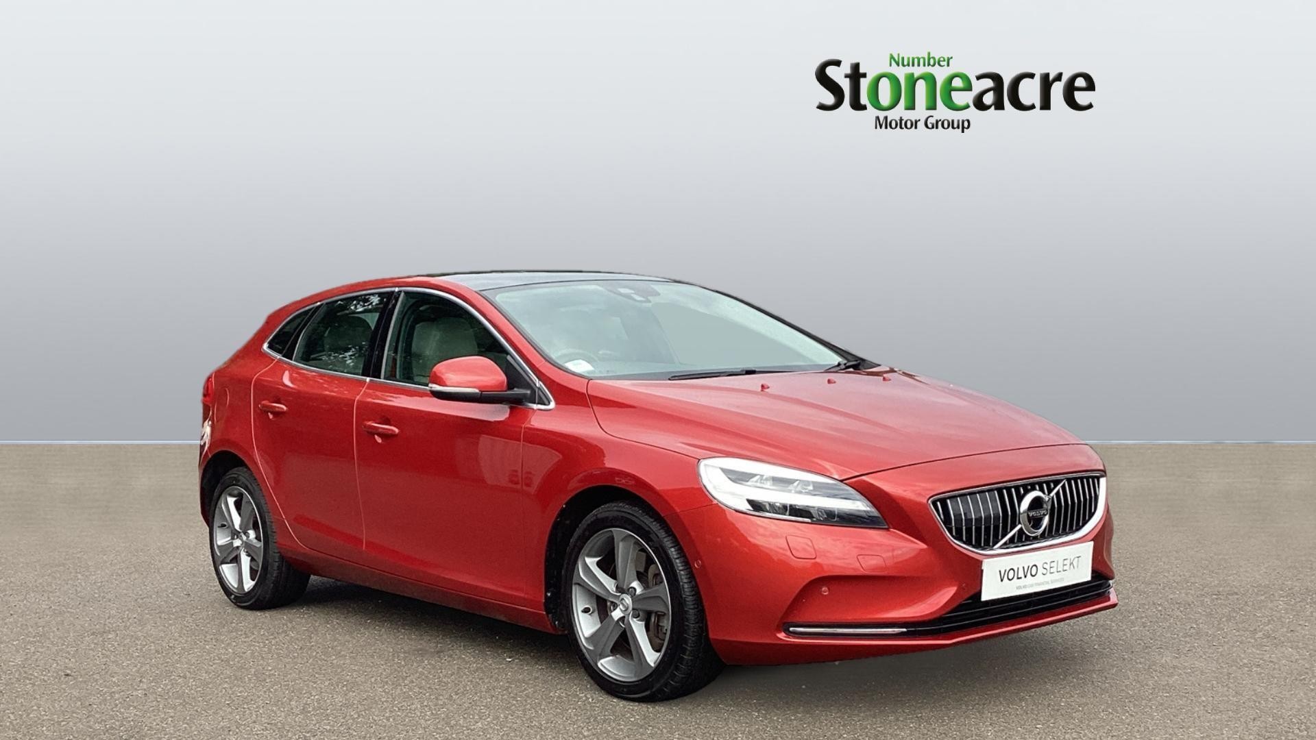 Main listing image - Volvo V40