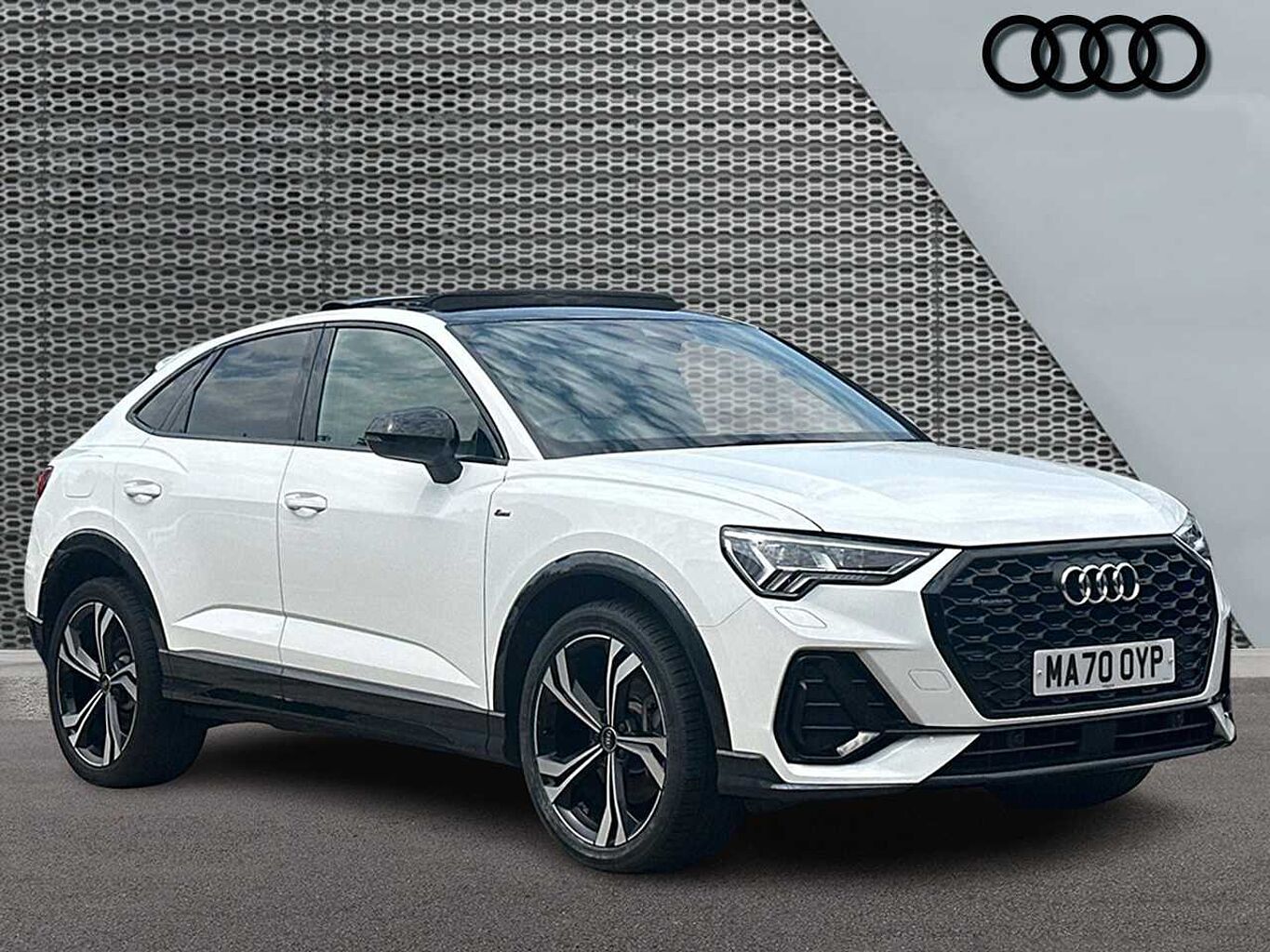 Main listing image - Audi Q3
