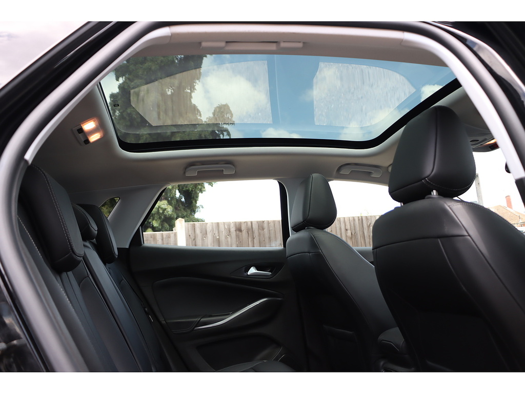 Main listing image - Vauxhall Grandland X