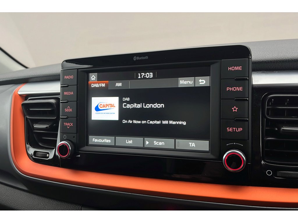 Main listing image - Kia Stonic