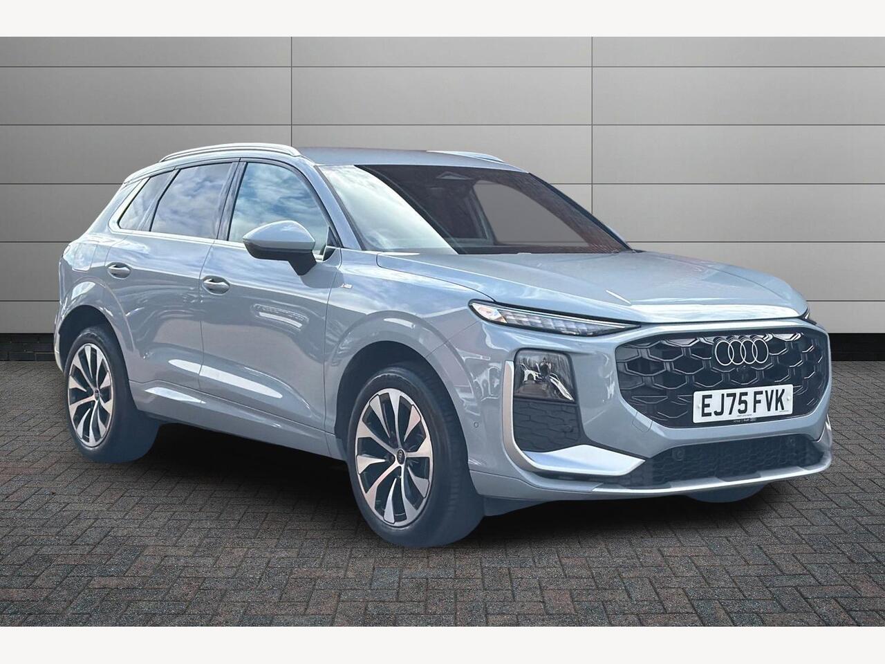 Main listing image - Audi Q3