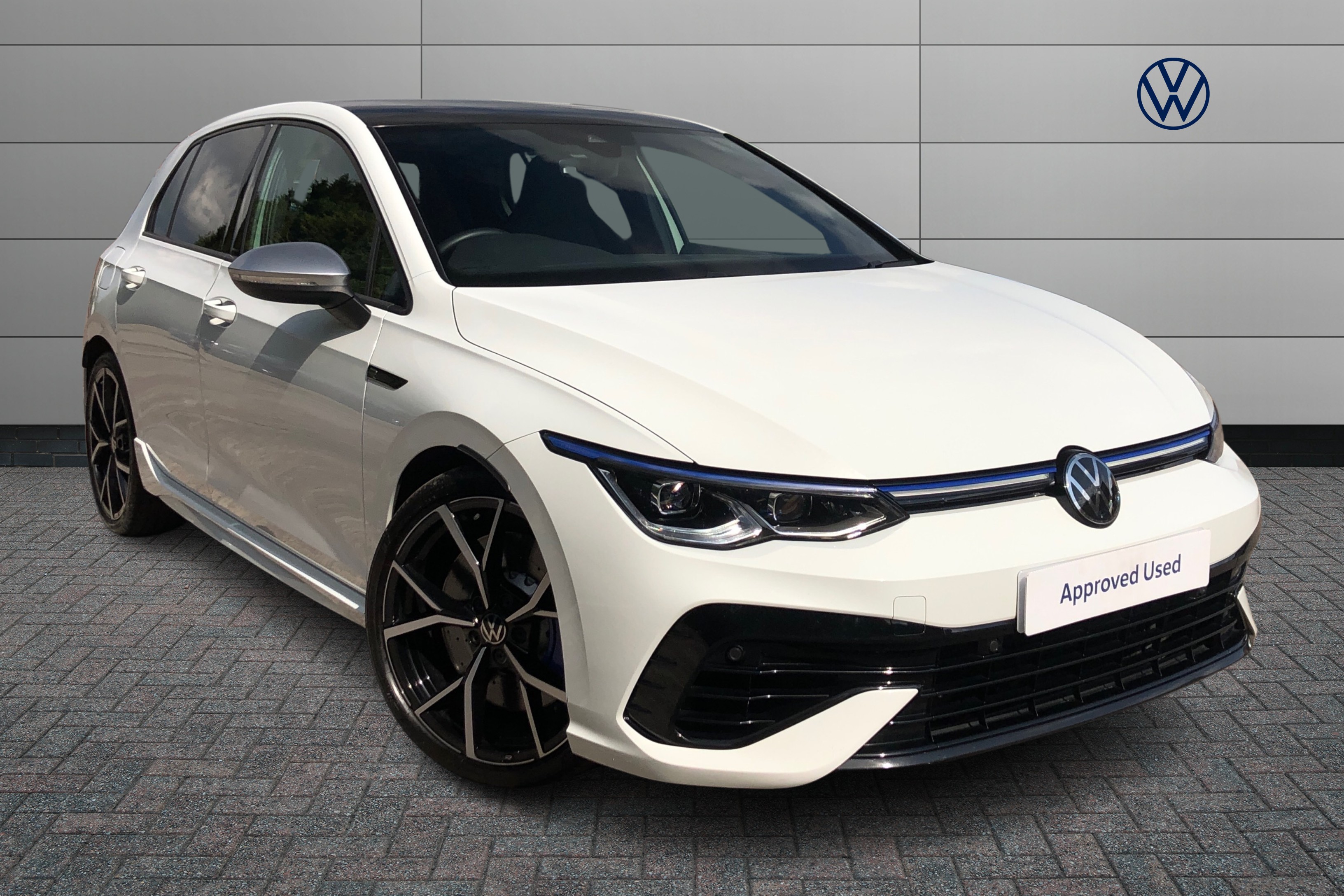 Main listing image - Volkswagen Golf R