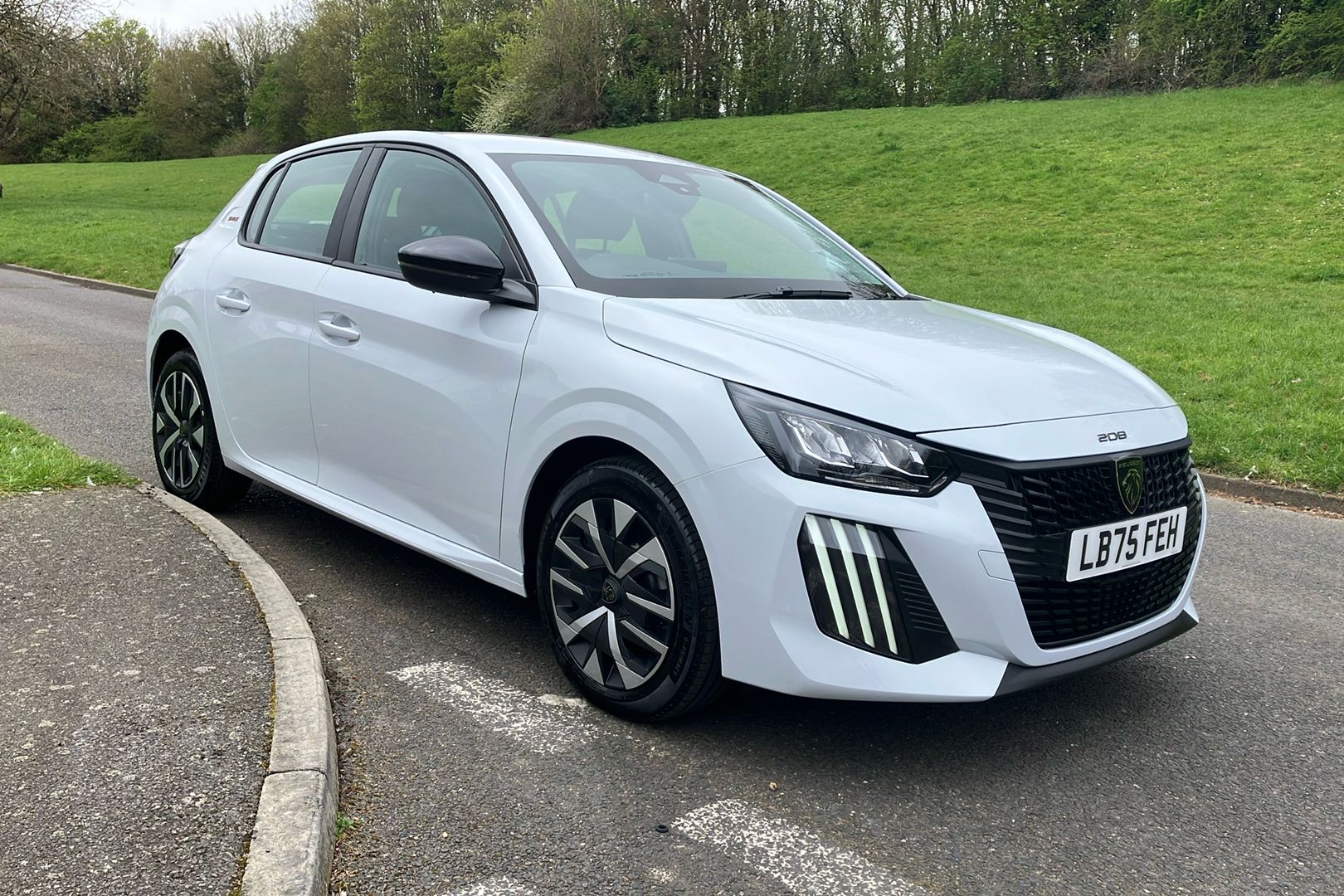Main listing image - Peugeot 208