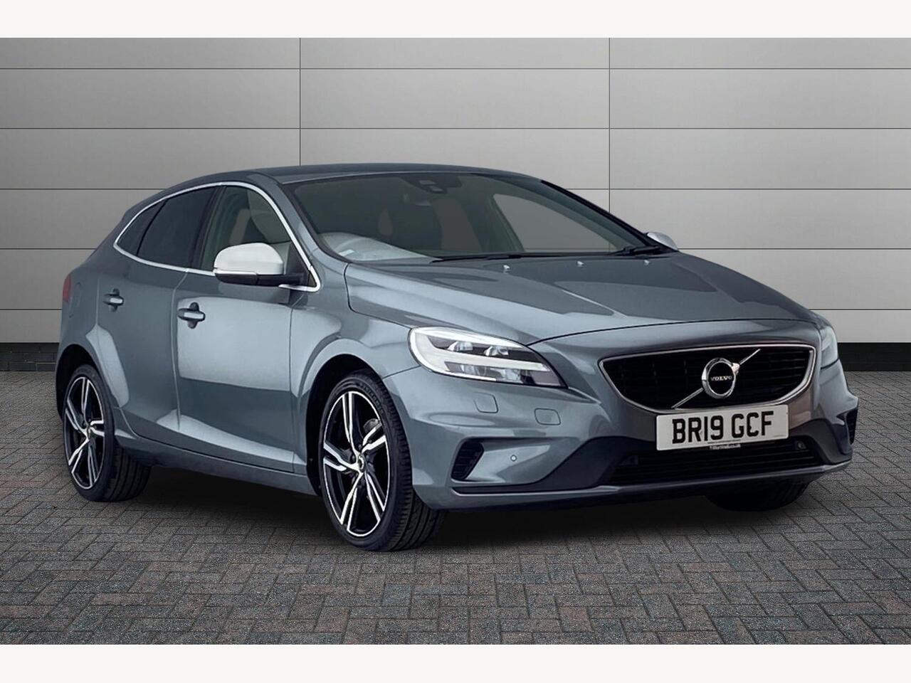 Main listing image - Volvo V40
