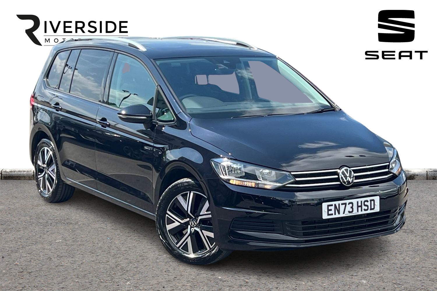 Main listing image - Volkswagen Touran