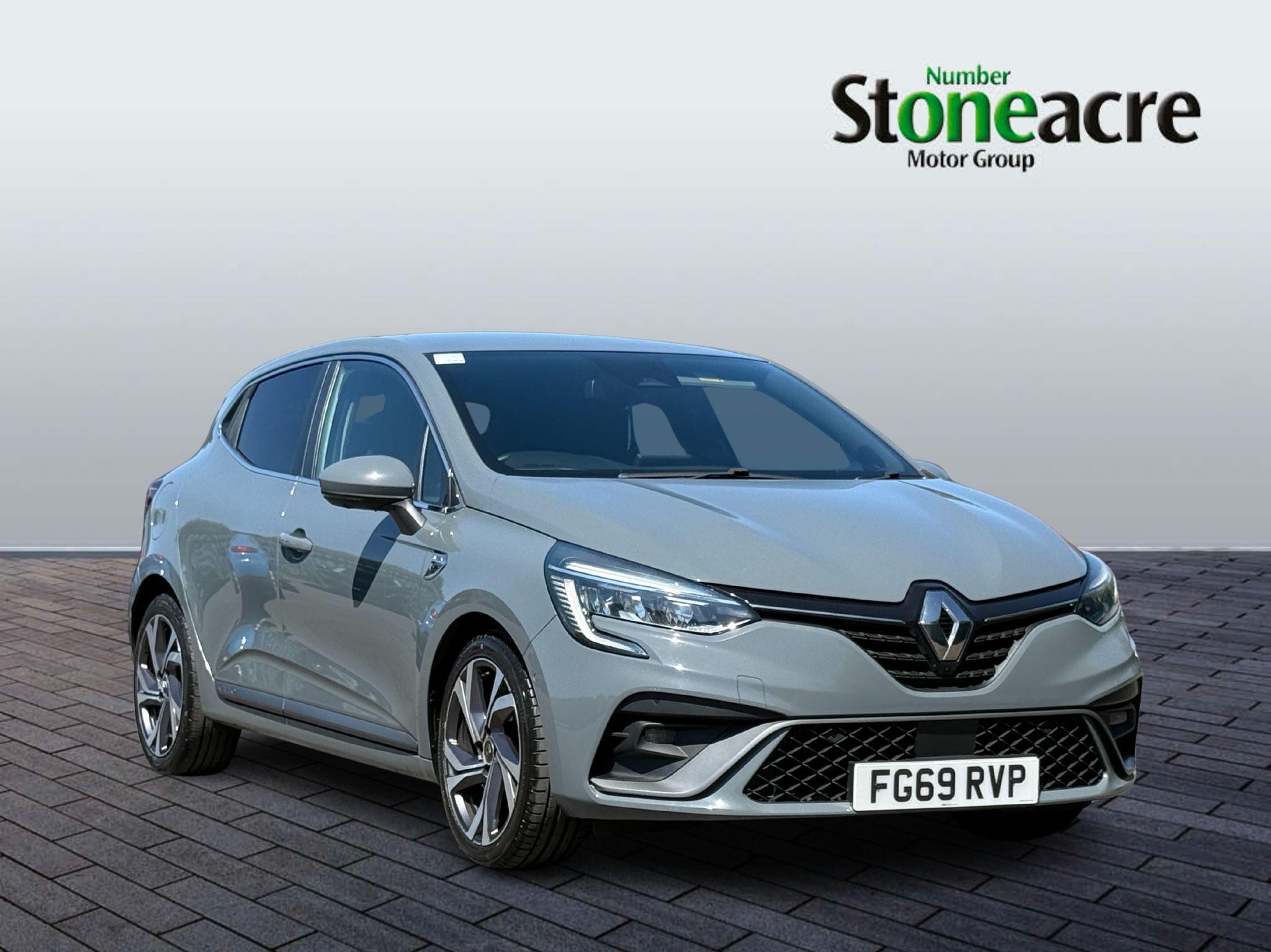 Main listing image - Renault Clio