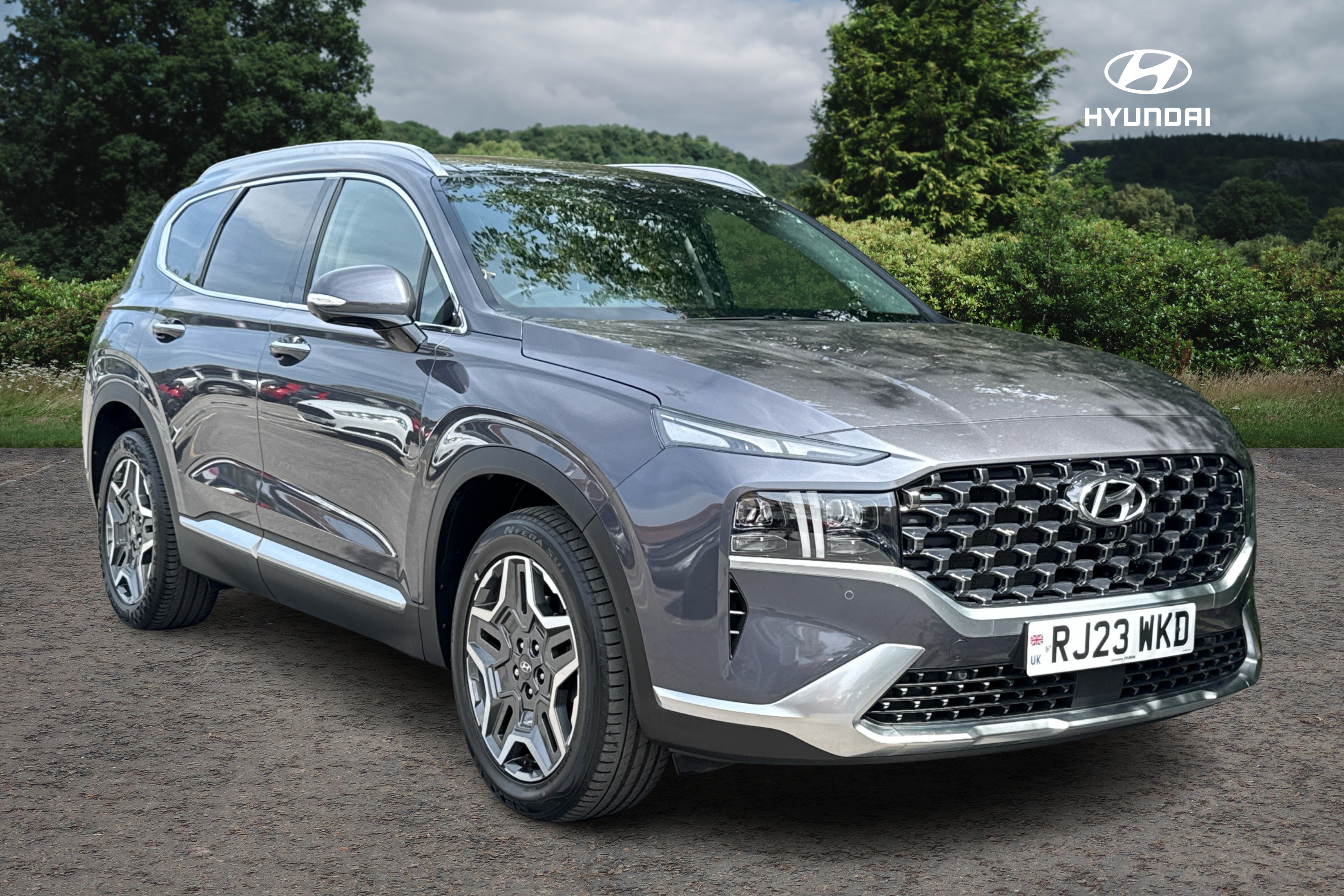 Main listing image - Hyundai Santa Fe