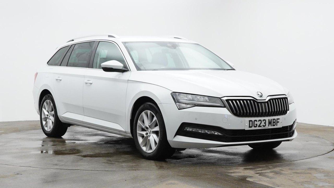 Main listing image - Skoda Superb Estate