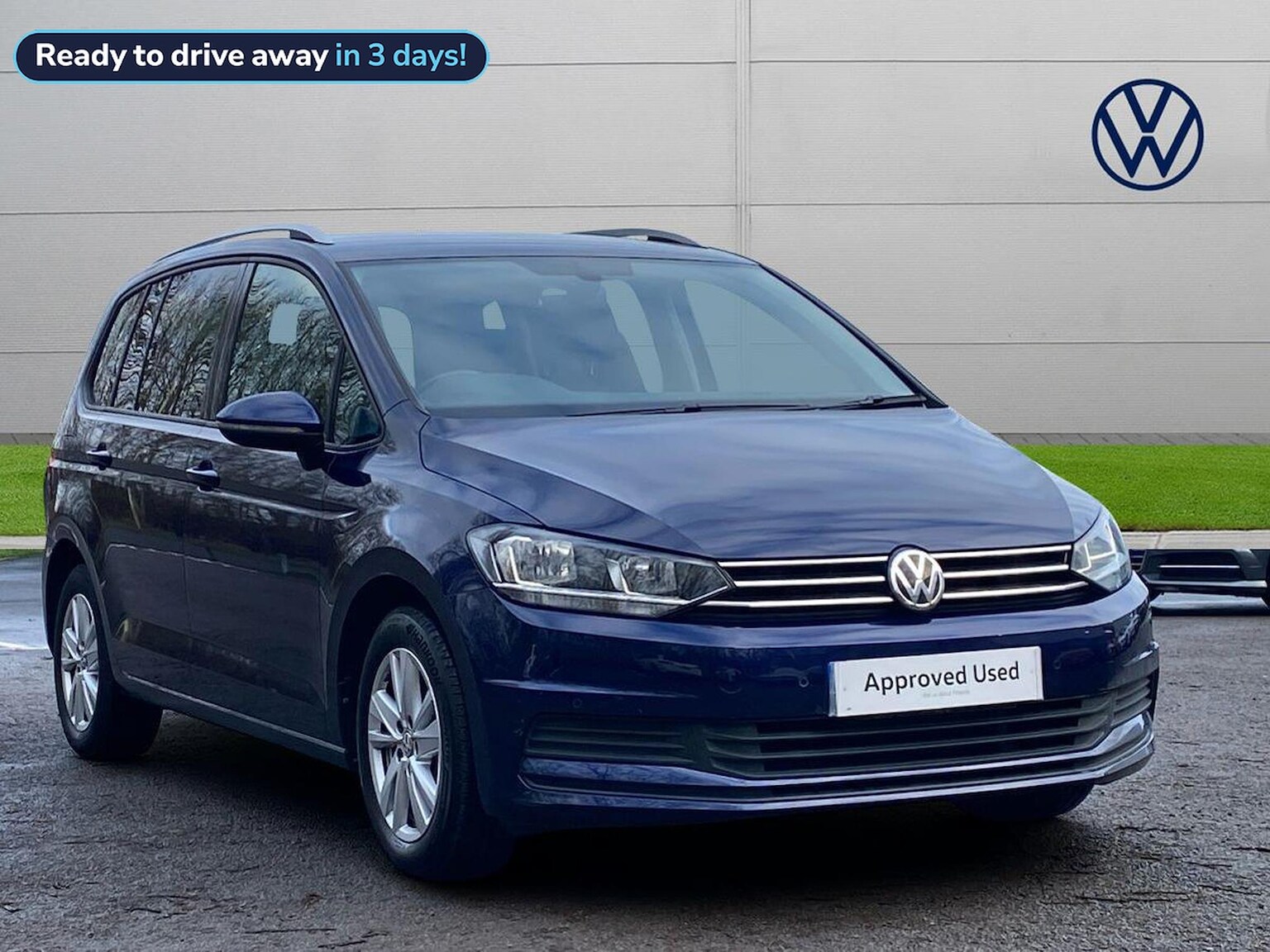 Main listing image - Volkswagen Touran