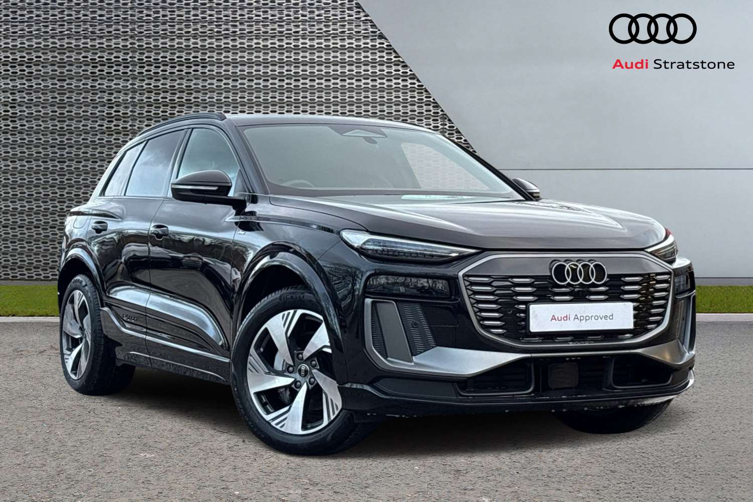 Main listing image - Audi Q6 e-tron