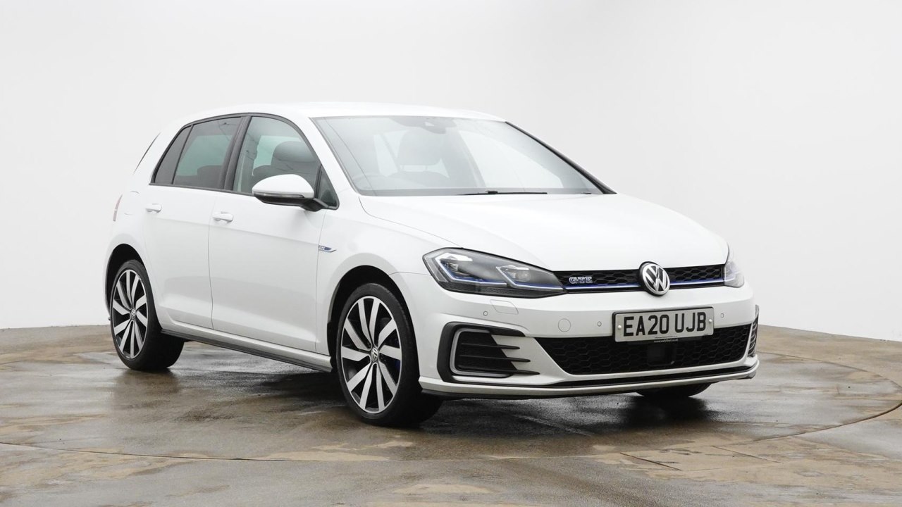 Main listing image - Volkswagen Golf GTE