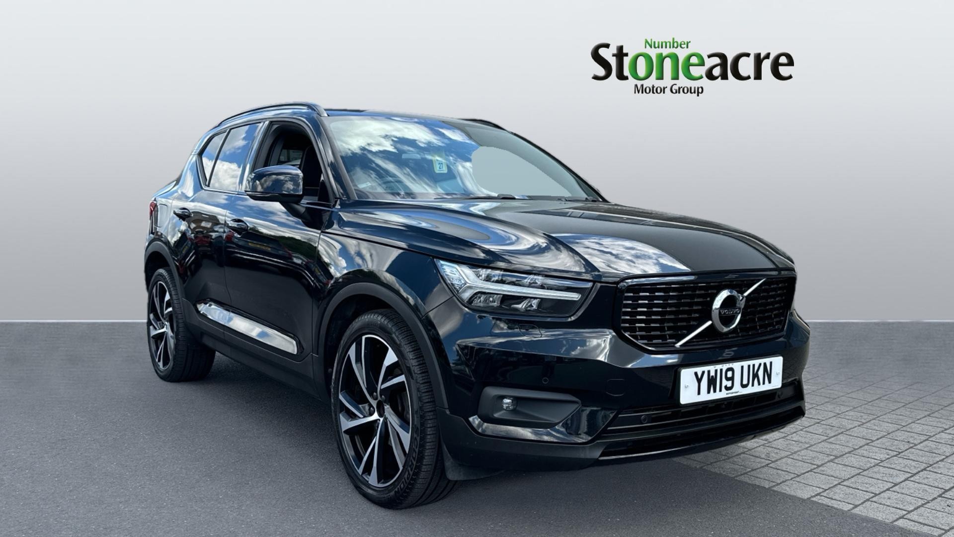 Main listing image - Volvo XC40