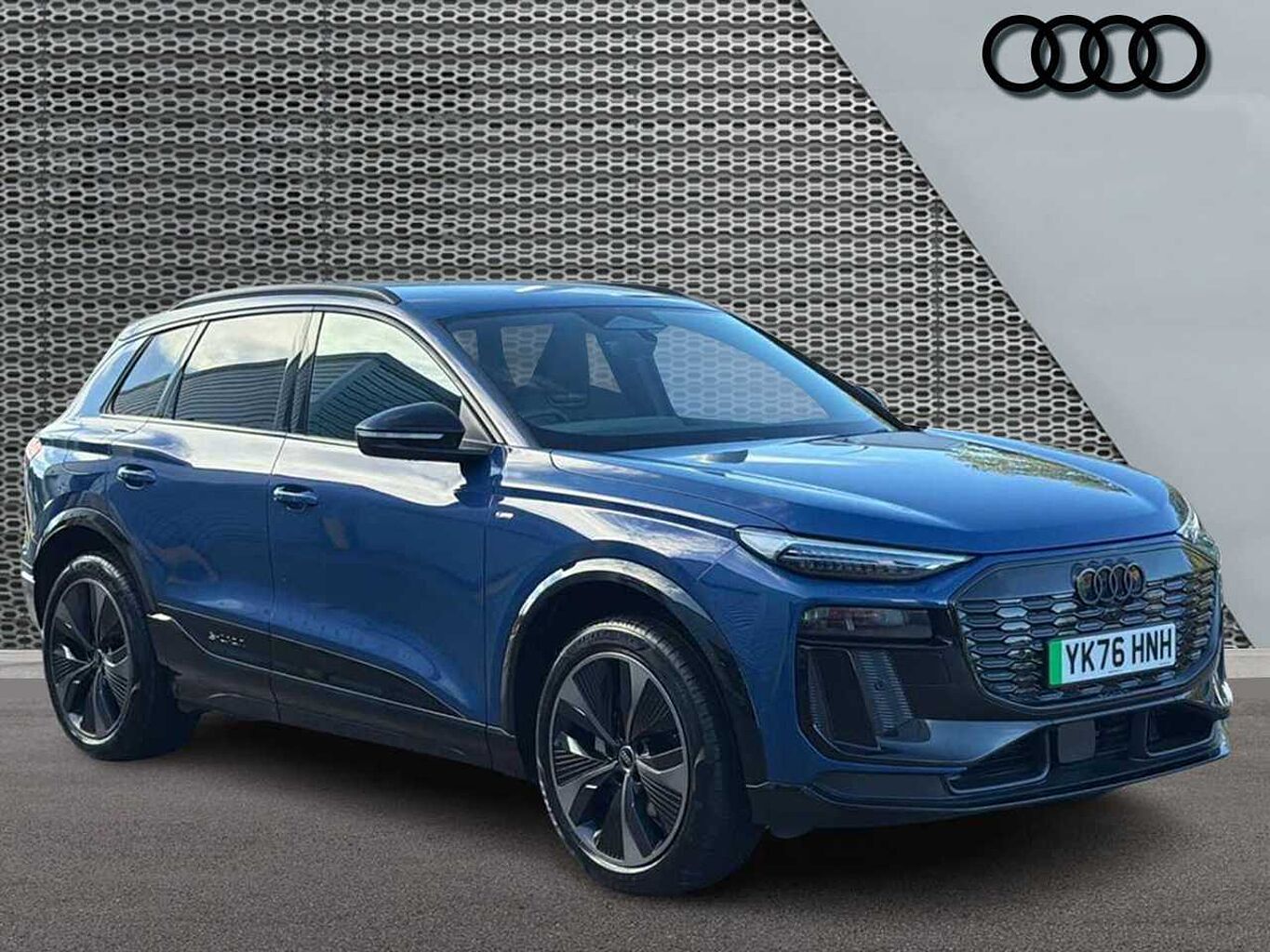 Main listing image - Audi Q6