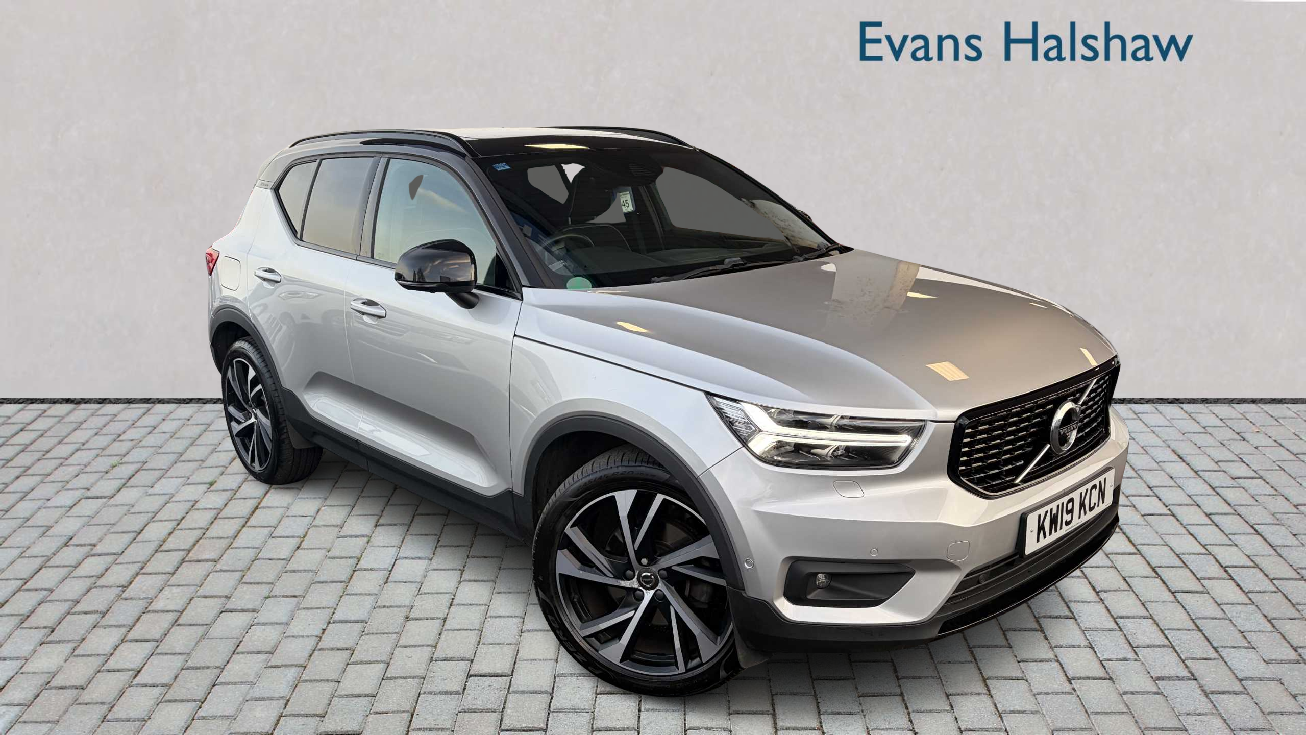 Main listing image - Volvo XC40