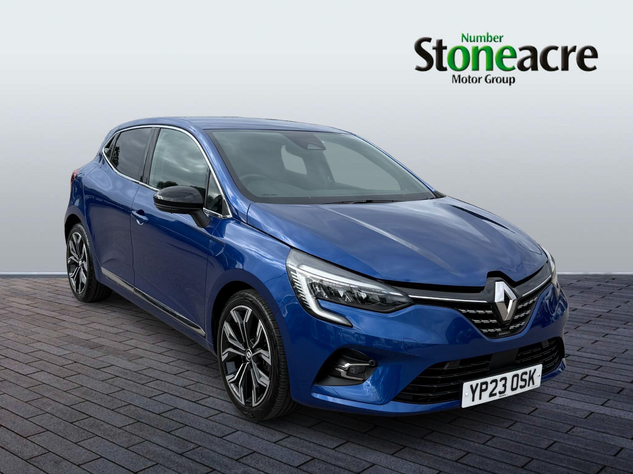 Main listing image - Renault Clio