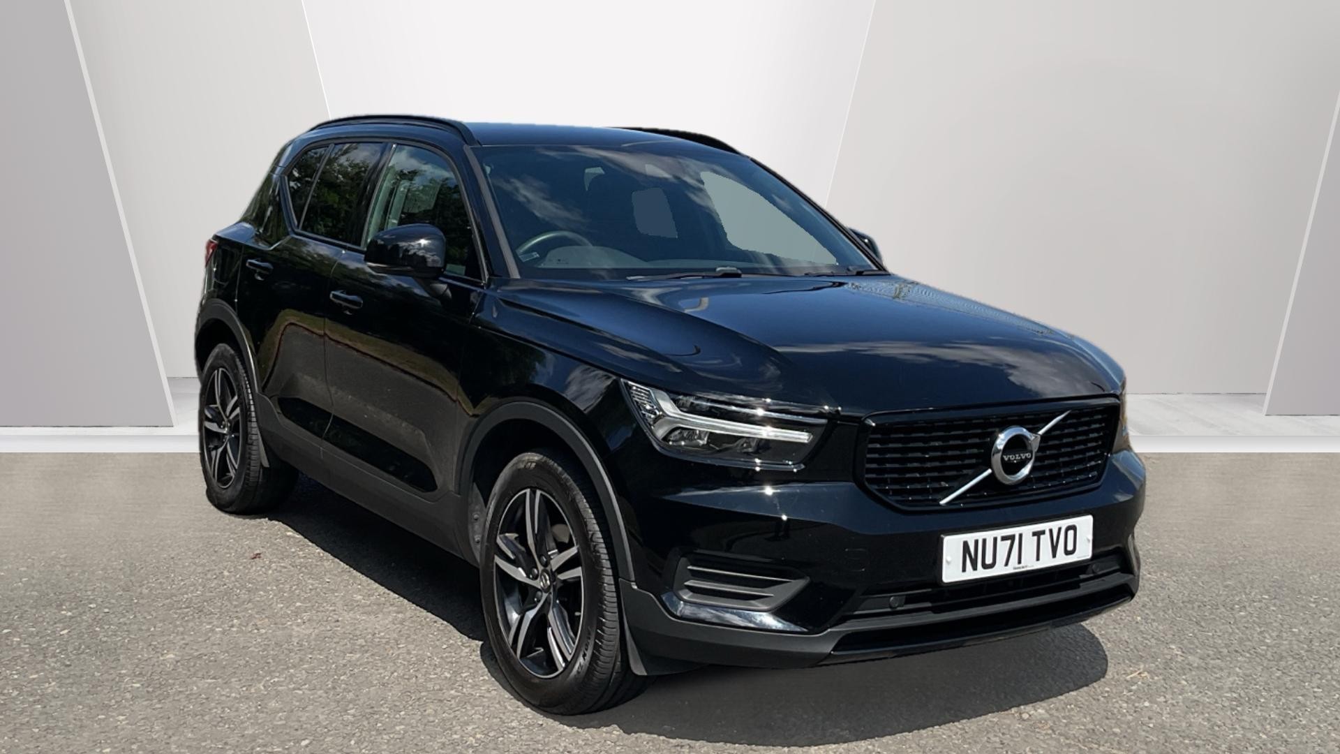 Main listing image - Volvo XC40