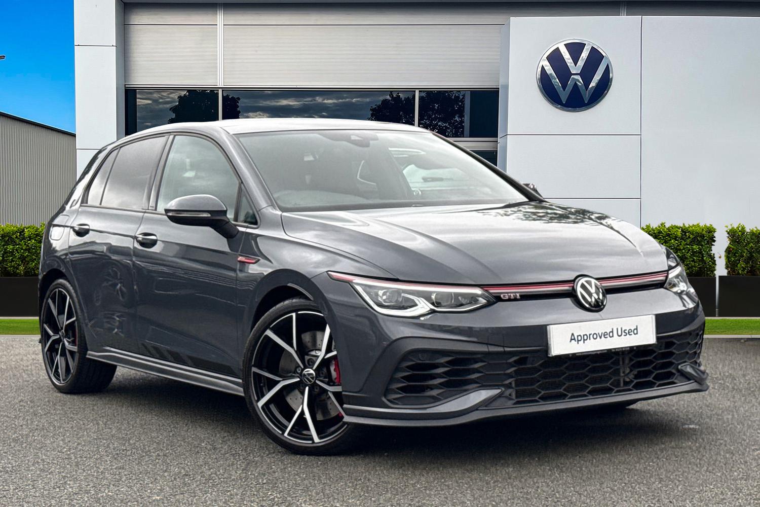 Main listing image - Volkswagen Golf