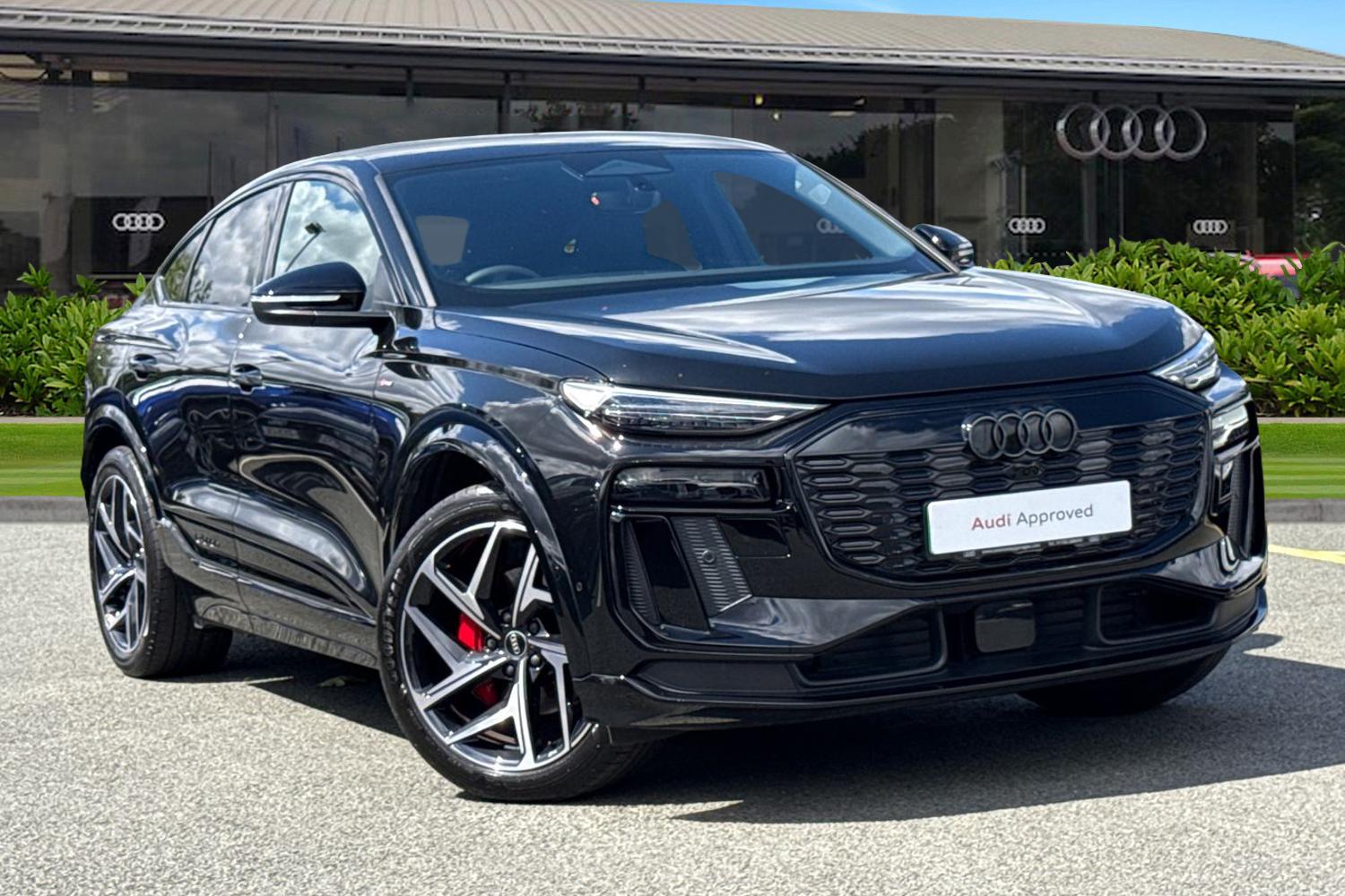 Main listing image - Audi Q6