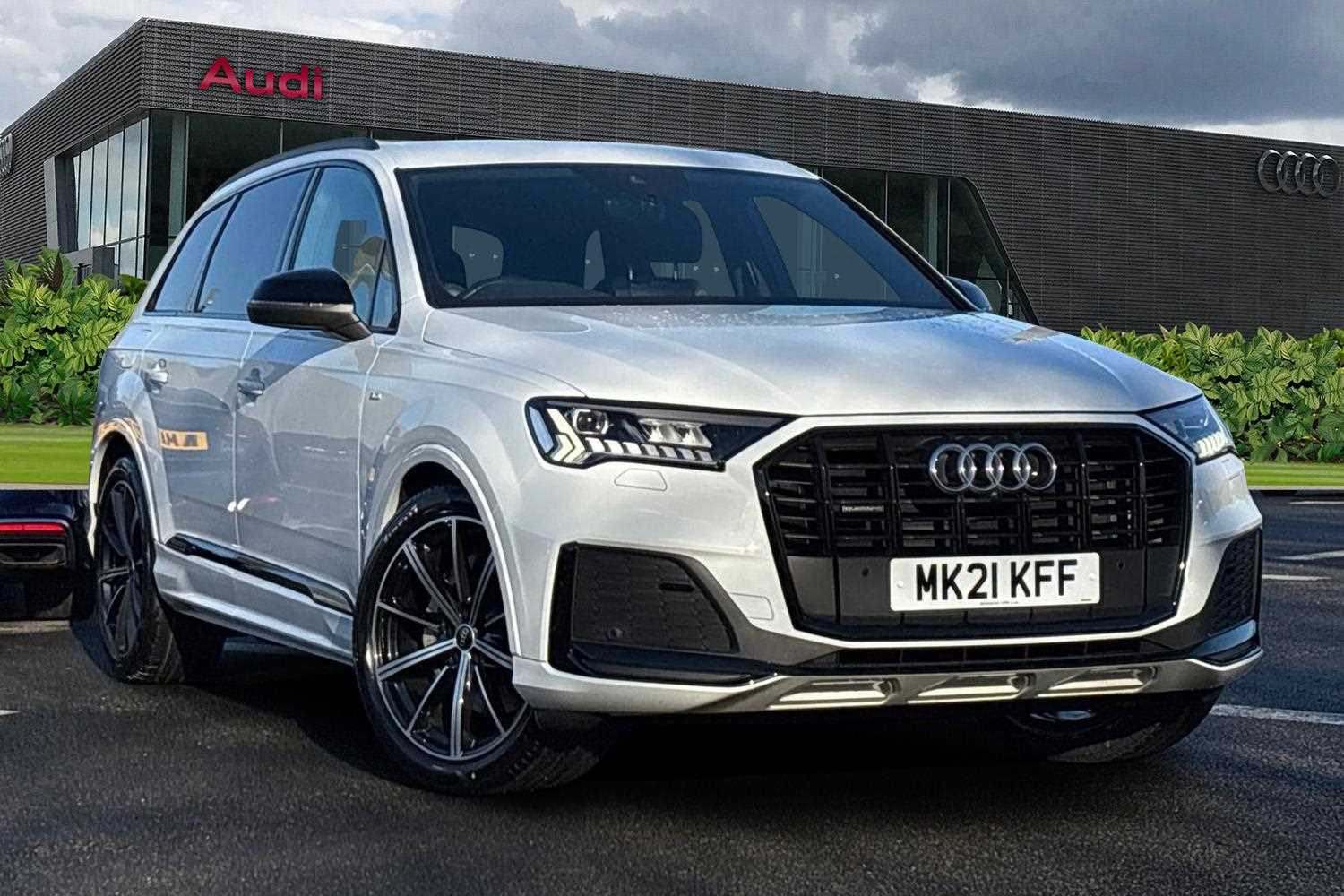 Main listing image - Audi Q7