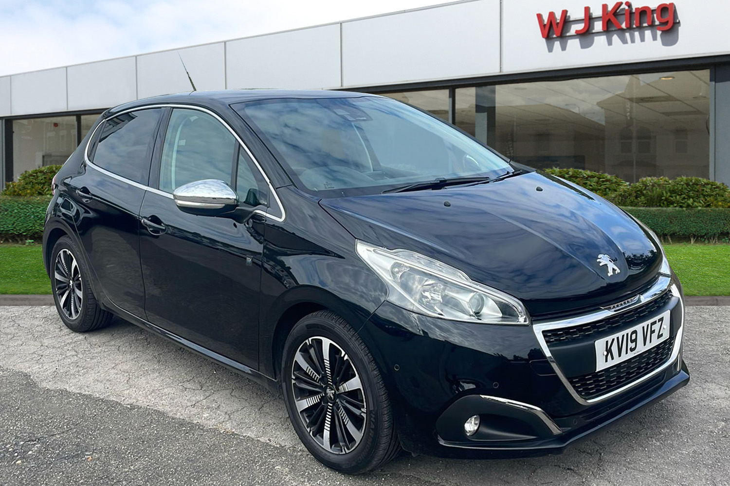 Main listing image - Peugeot 208
