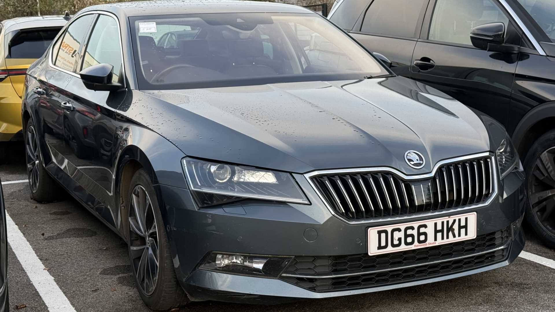 Main listing image - Skoda Superb