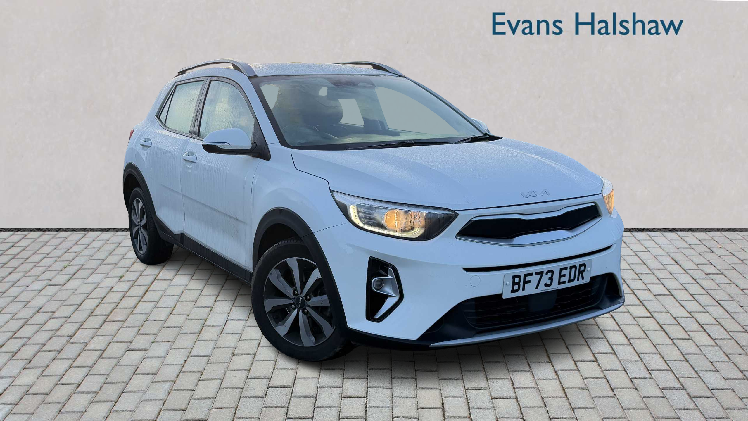 Main listing image - Kia Stonic