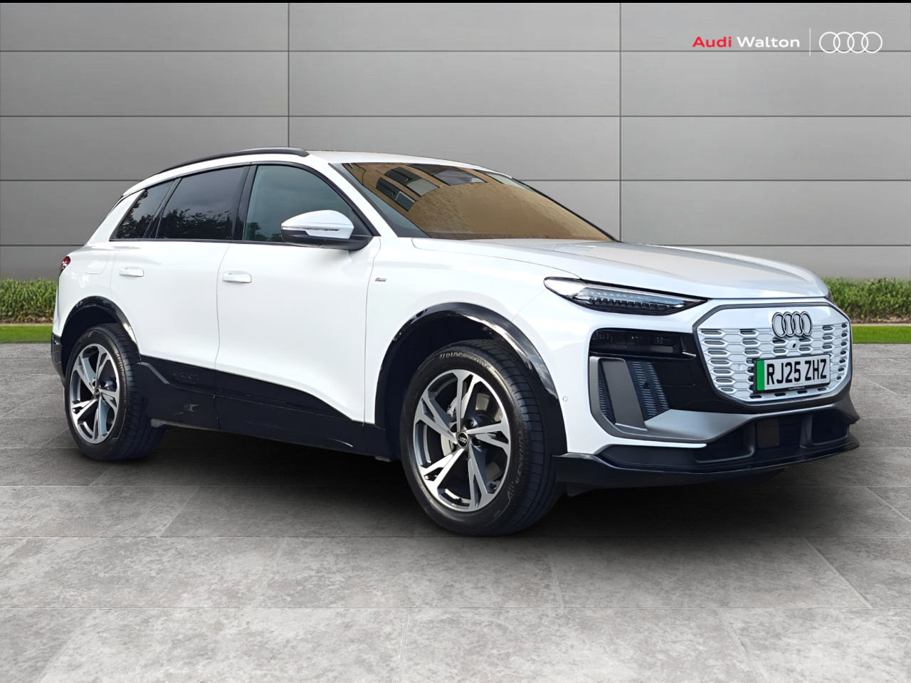 Main listing image - Audi Q6 e-tron