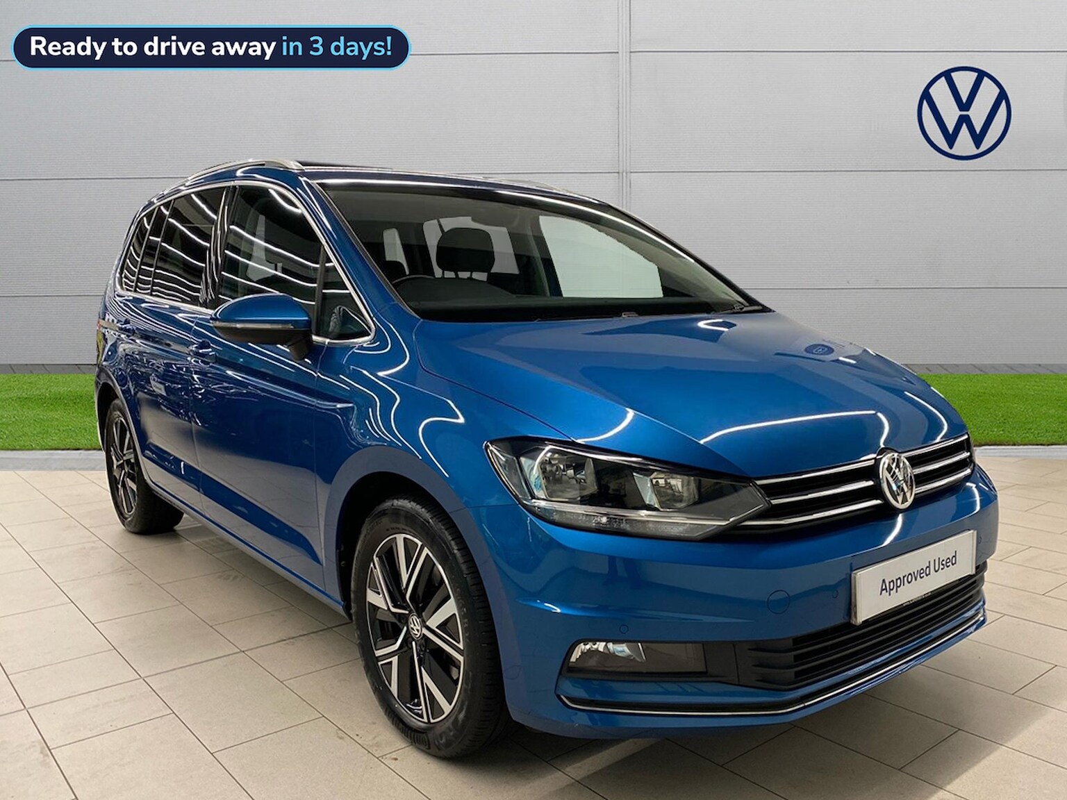 Main listing image - Volkswagen Touran