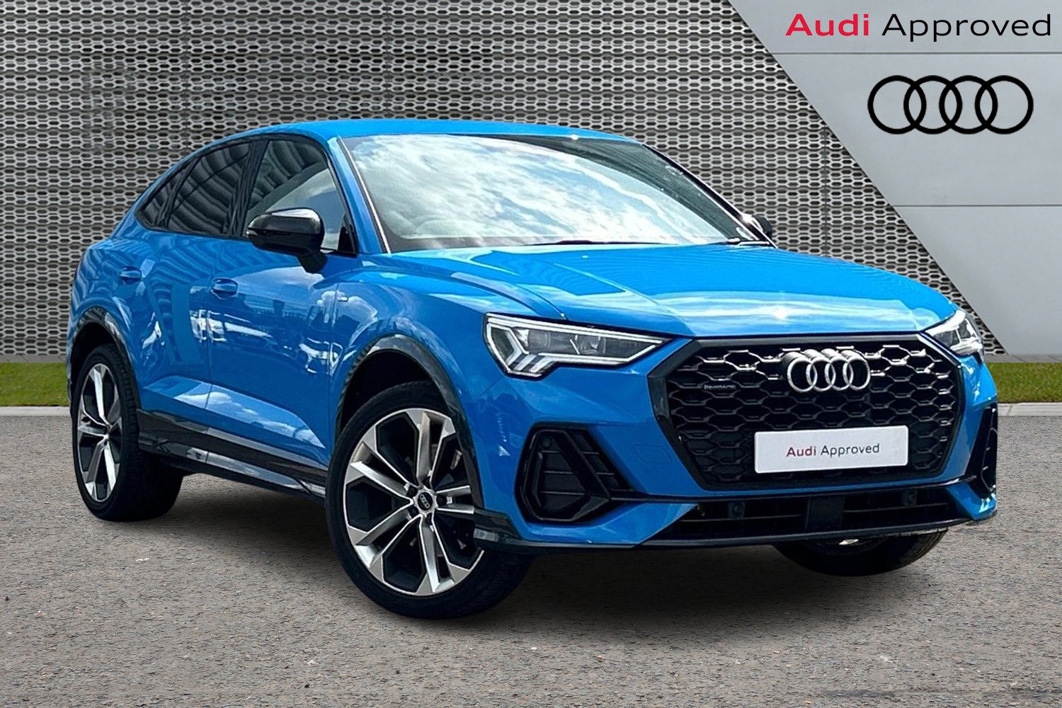 Main listing image - Audi Q3