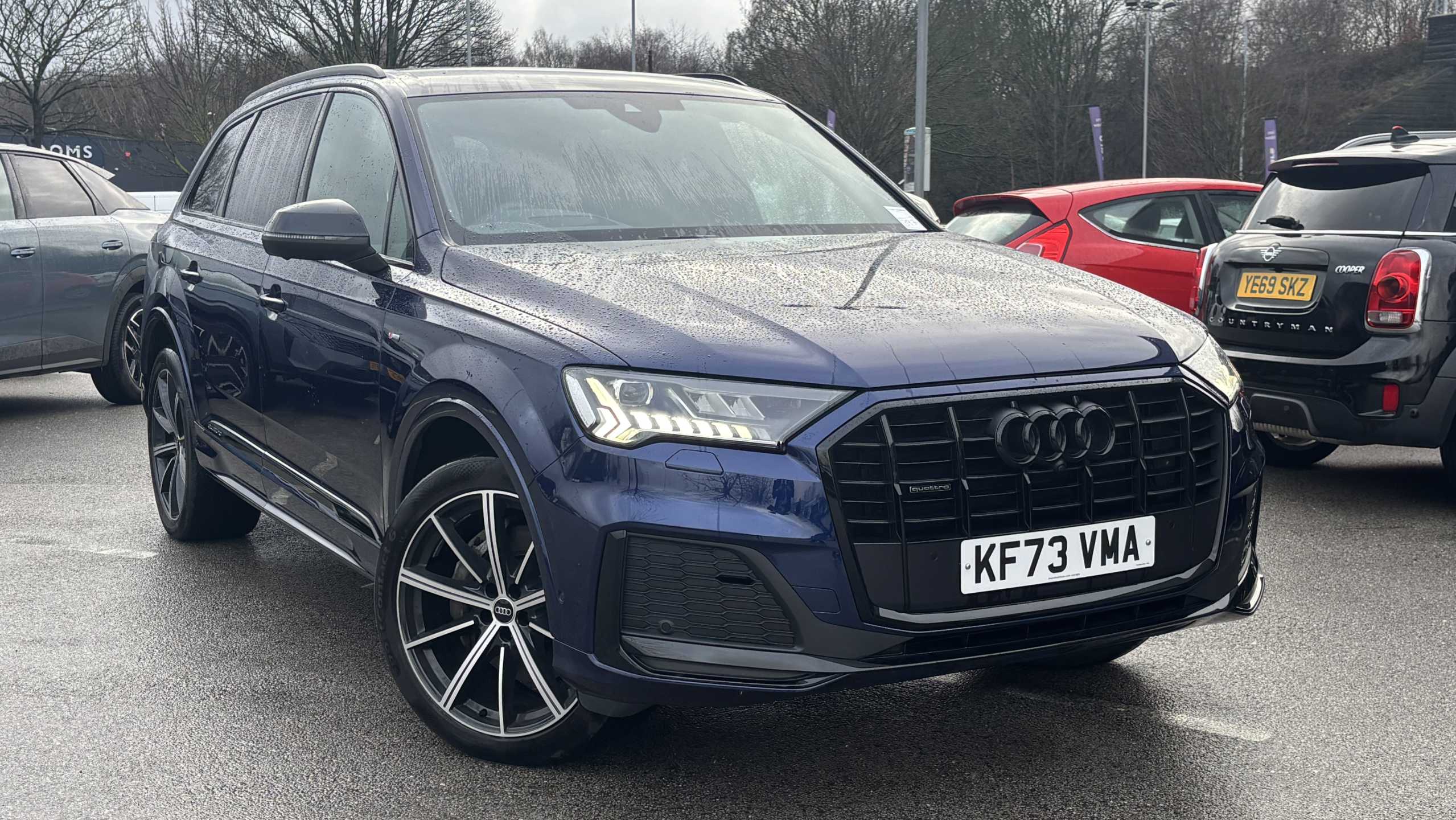 Main listing image - Audi Q7