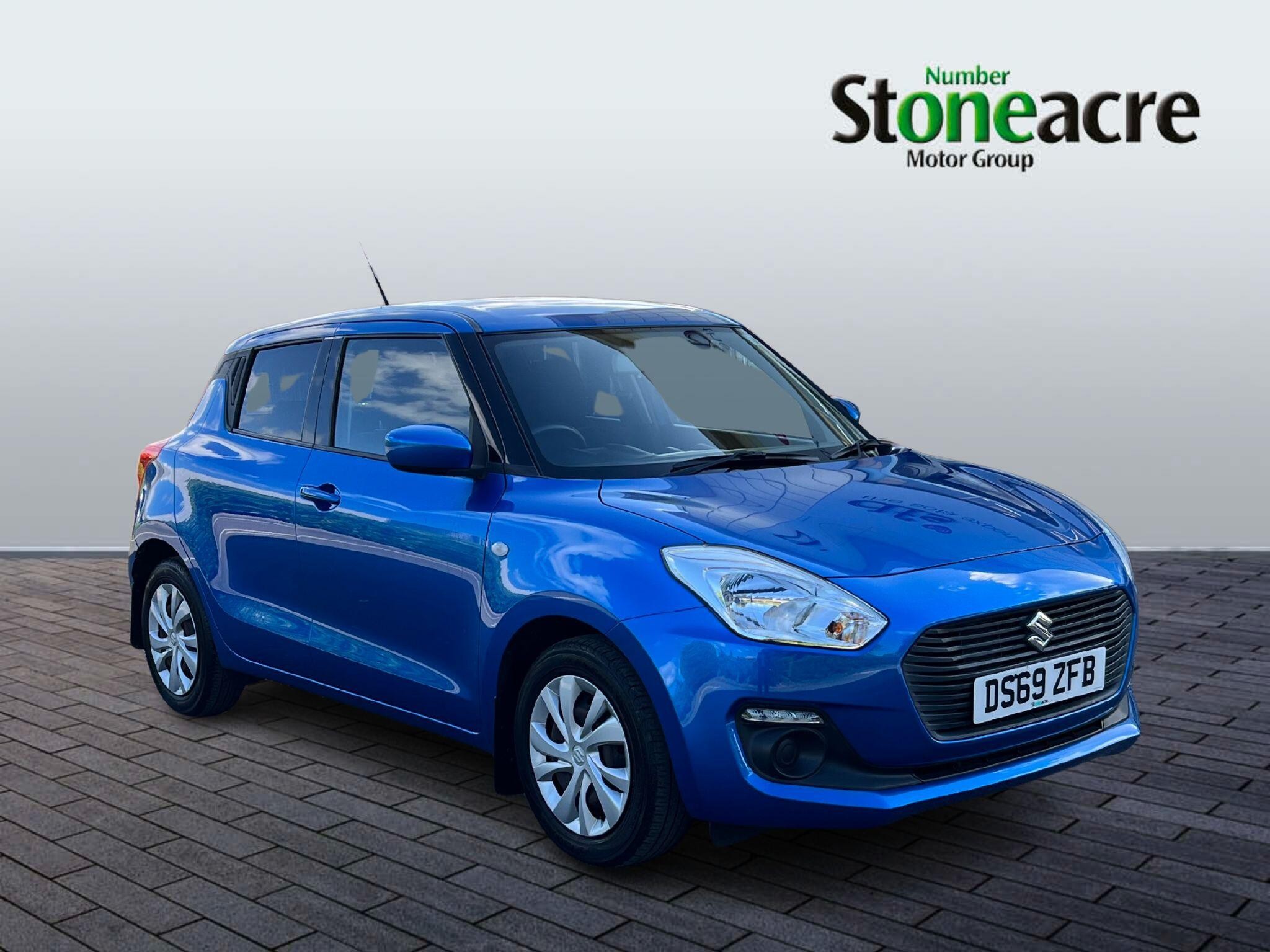 Main listing image - Suzuki Swift