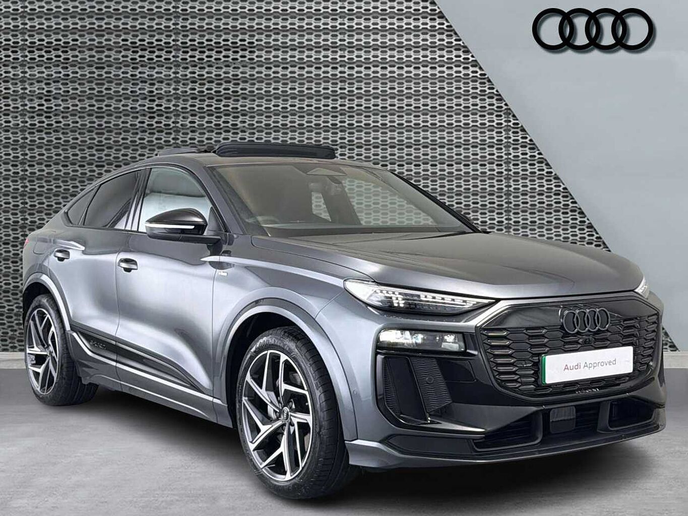 Main listing image - Audi Q6