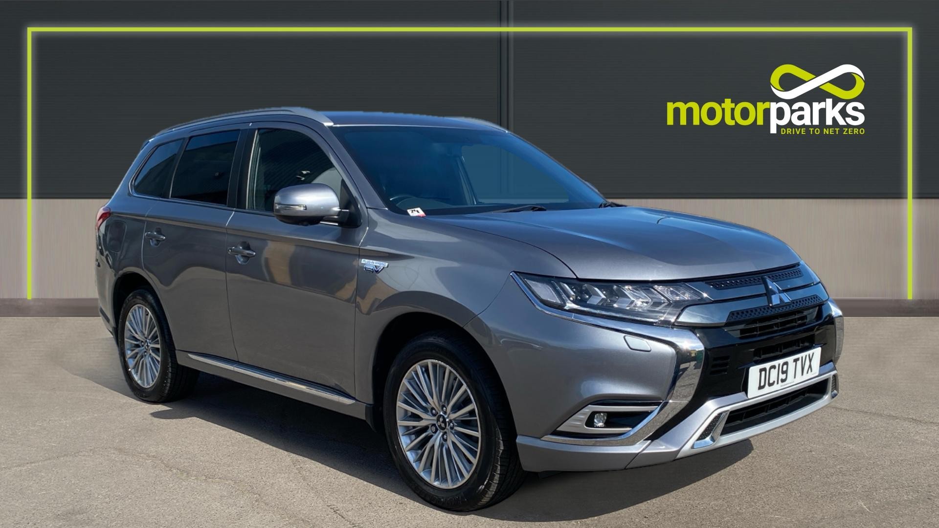 Main listing image - Mitsubishi Outlander