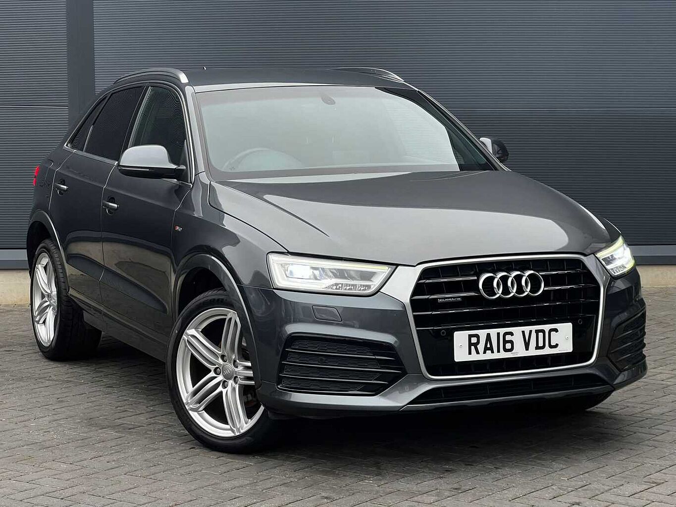 Main listing image - Audi Q3