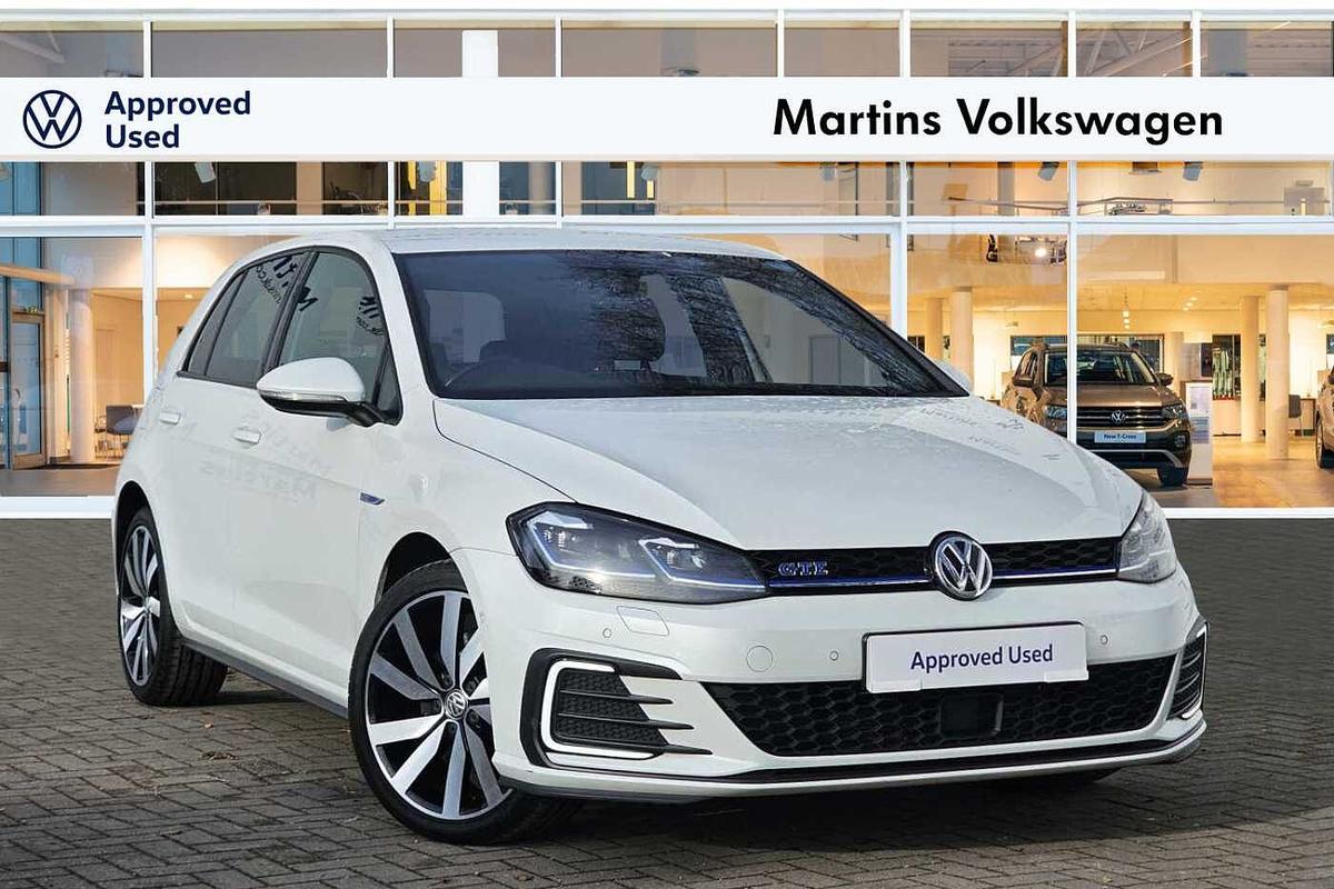 Main listing image - Volkswagen Golf GTE